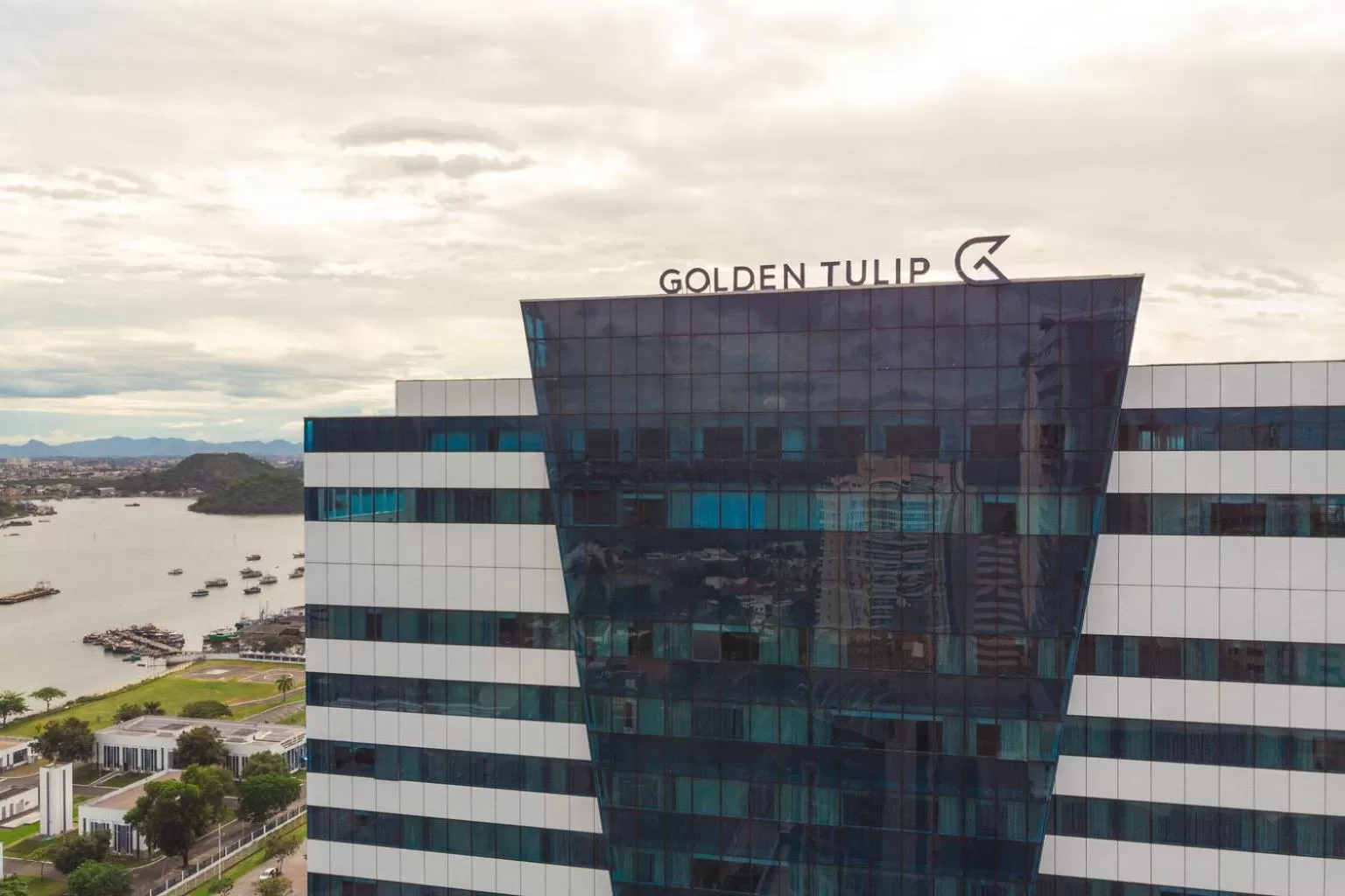 Property building in Golden Tulip Porto Vitória