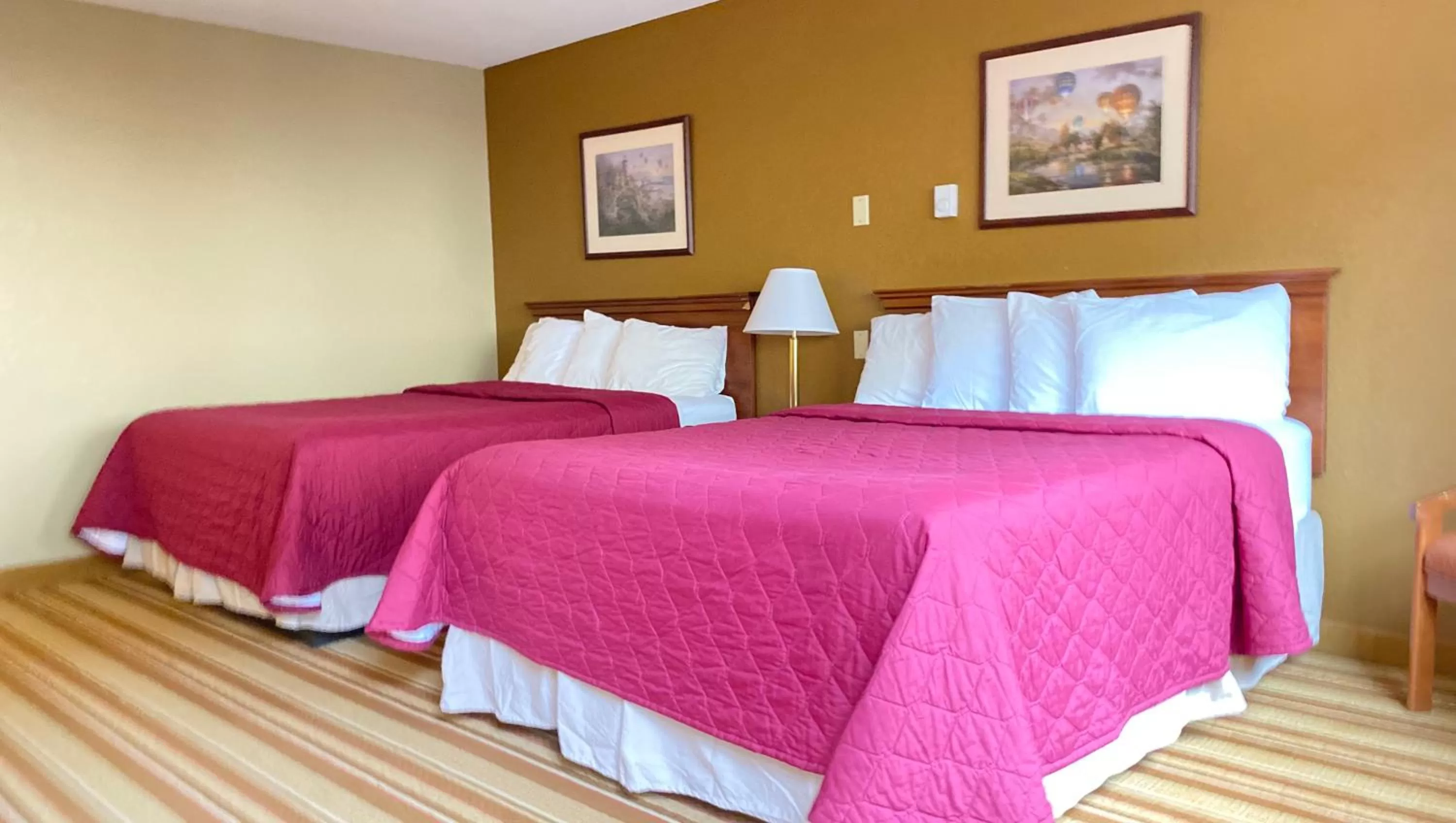 Queen Room with Two Queen Beds in Magnuson Copper Crown