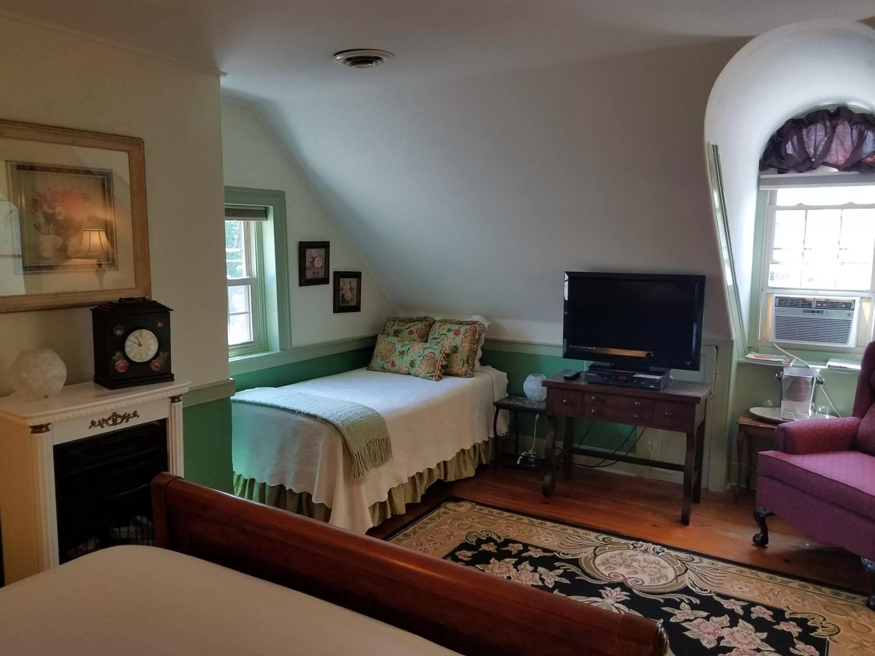 Decorative detail, Bed in Old Brick Inn
