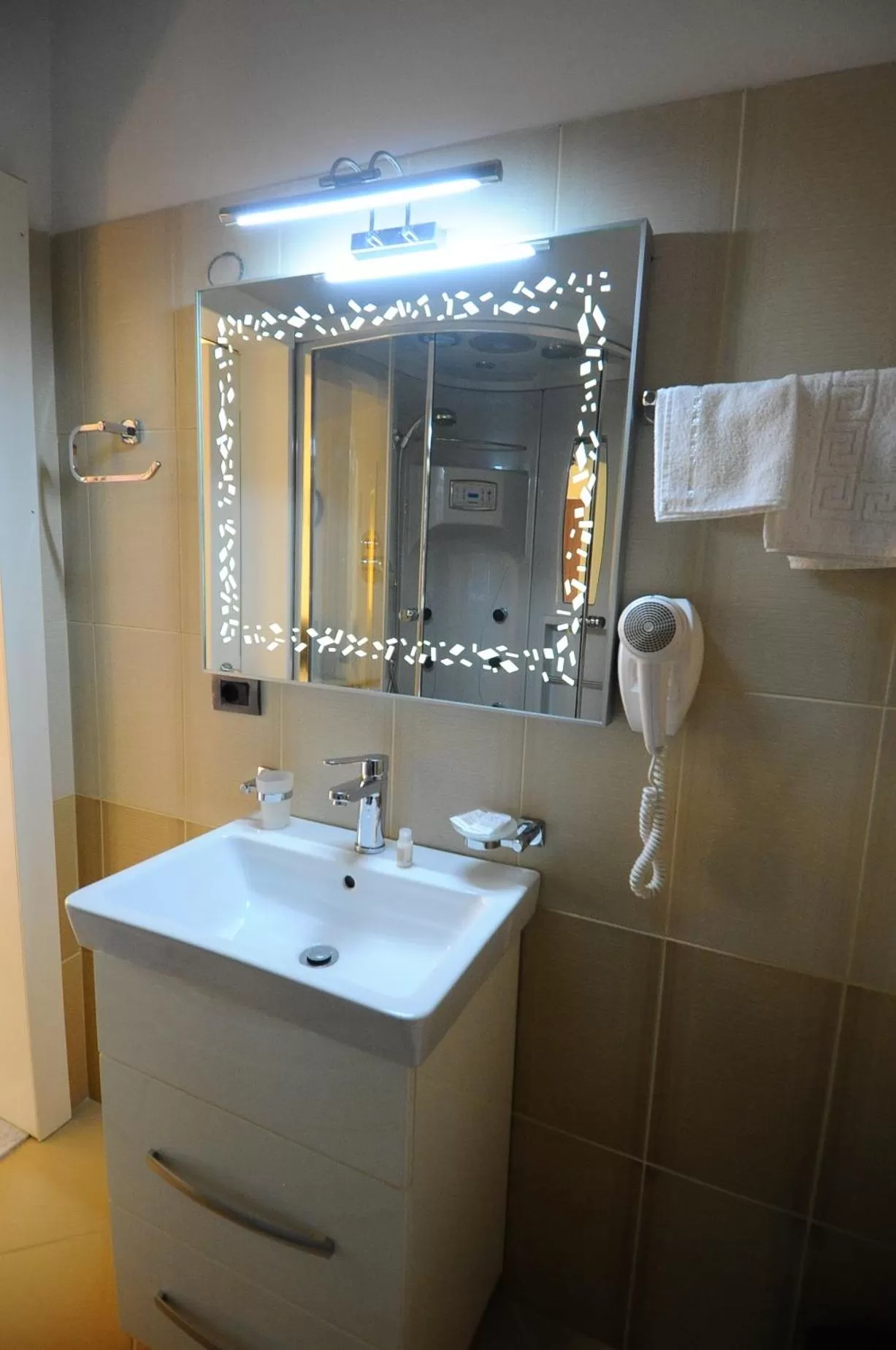 Budget Twin Room in Rezidence Tredi