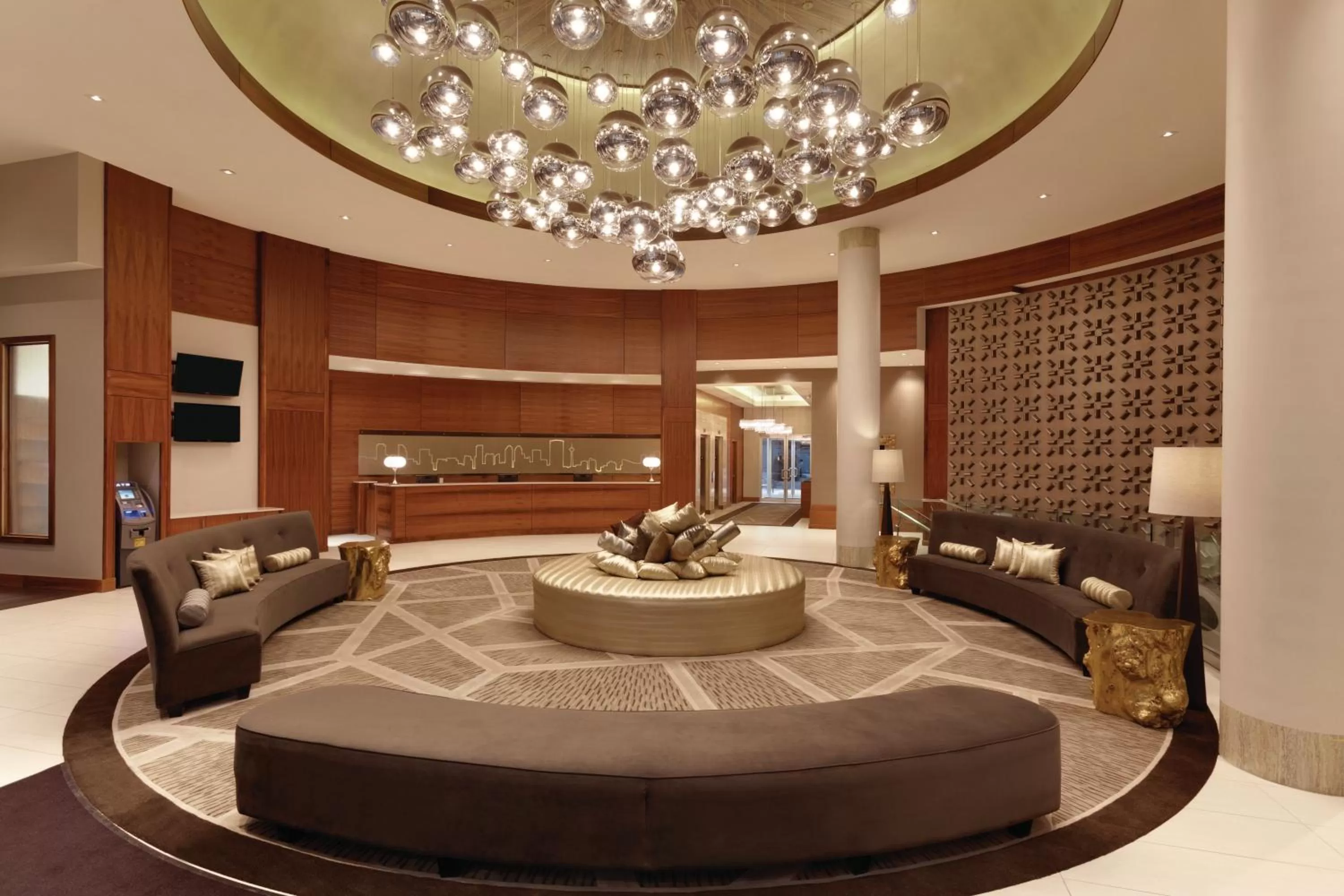 Lobby or reception in Radisson Hotel & Conference Centre Calgary Airport