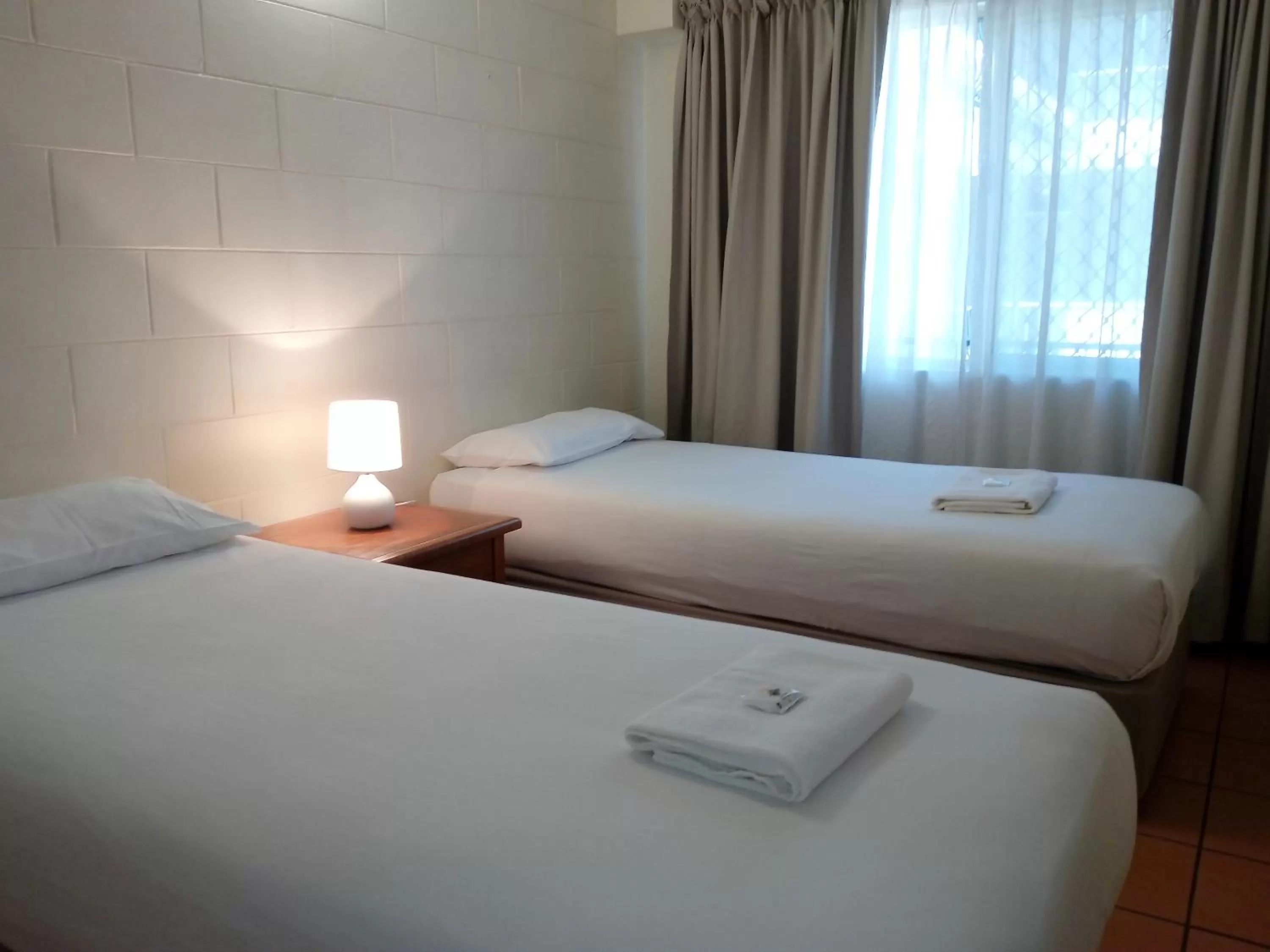 Bed in Lake Central Cairns