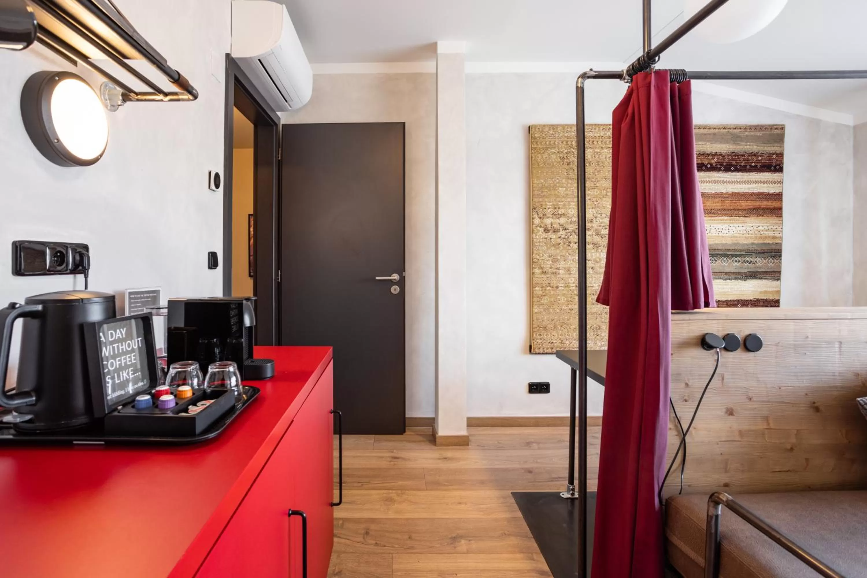 Coffee/tea facilities, Bed in Miss Sophie's Downtown