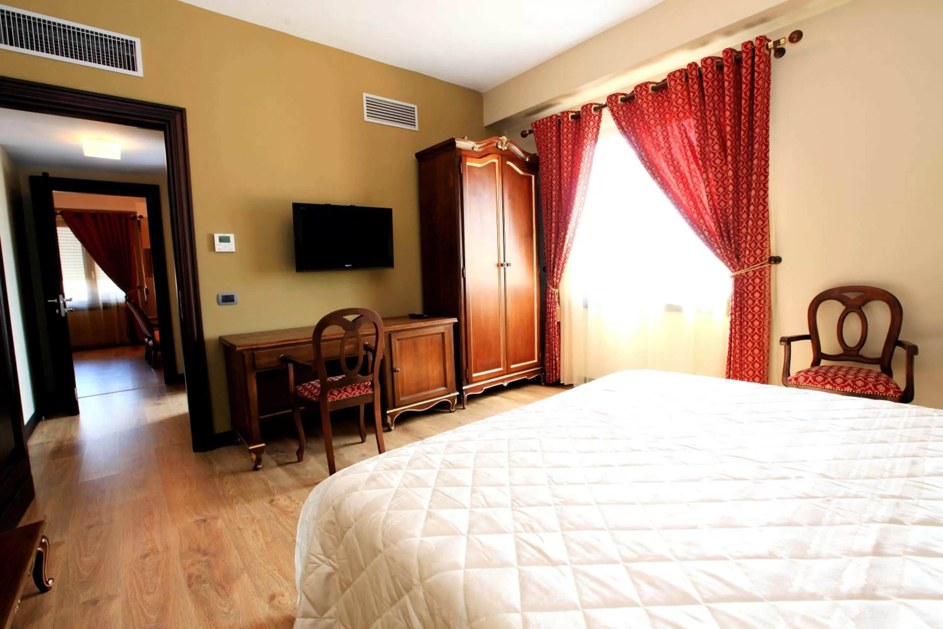 Photo of the whole room, Bed in Hotel Victoria Tirana