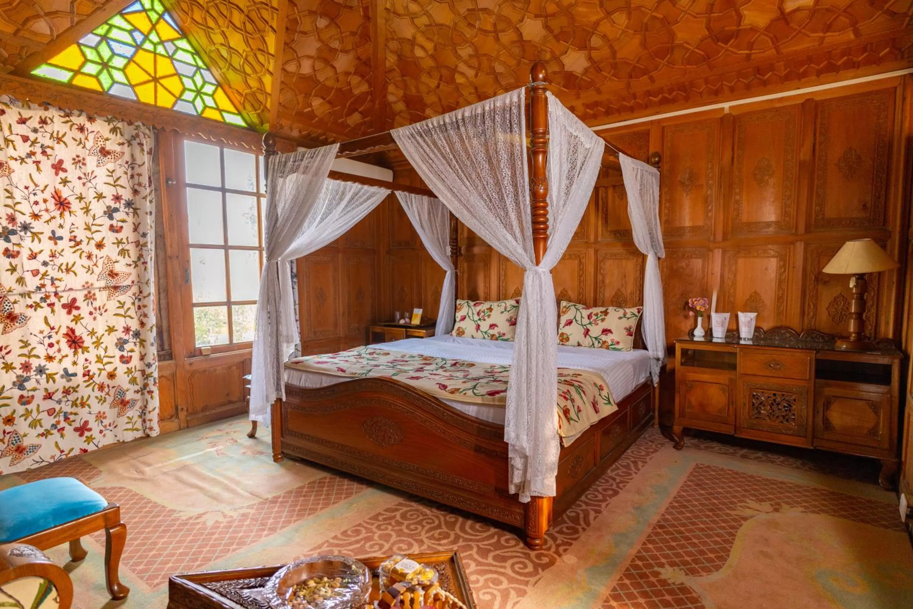 Bedroom, Bed in Wangnoo Heritage Houseboats