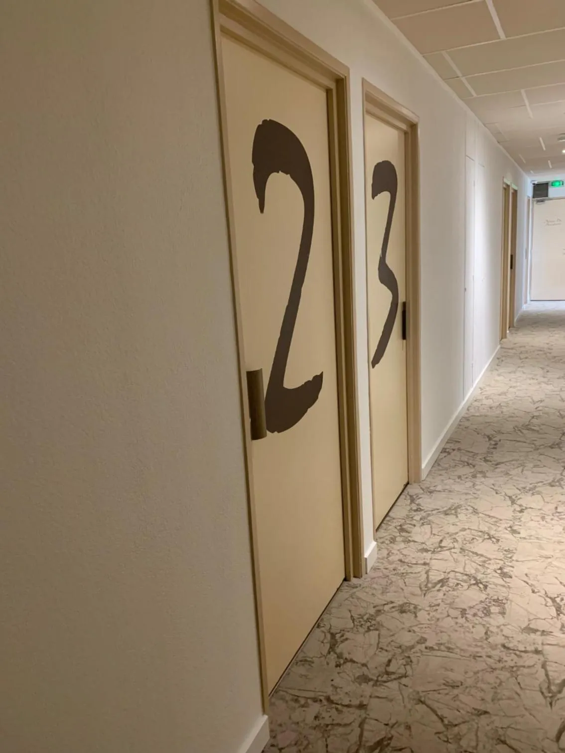 Property building in Contact Hôtel des États-Unis