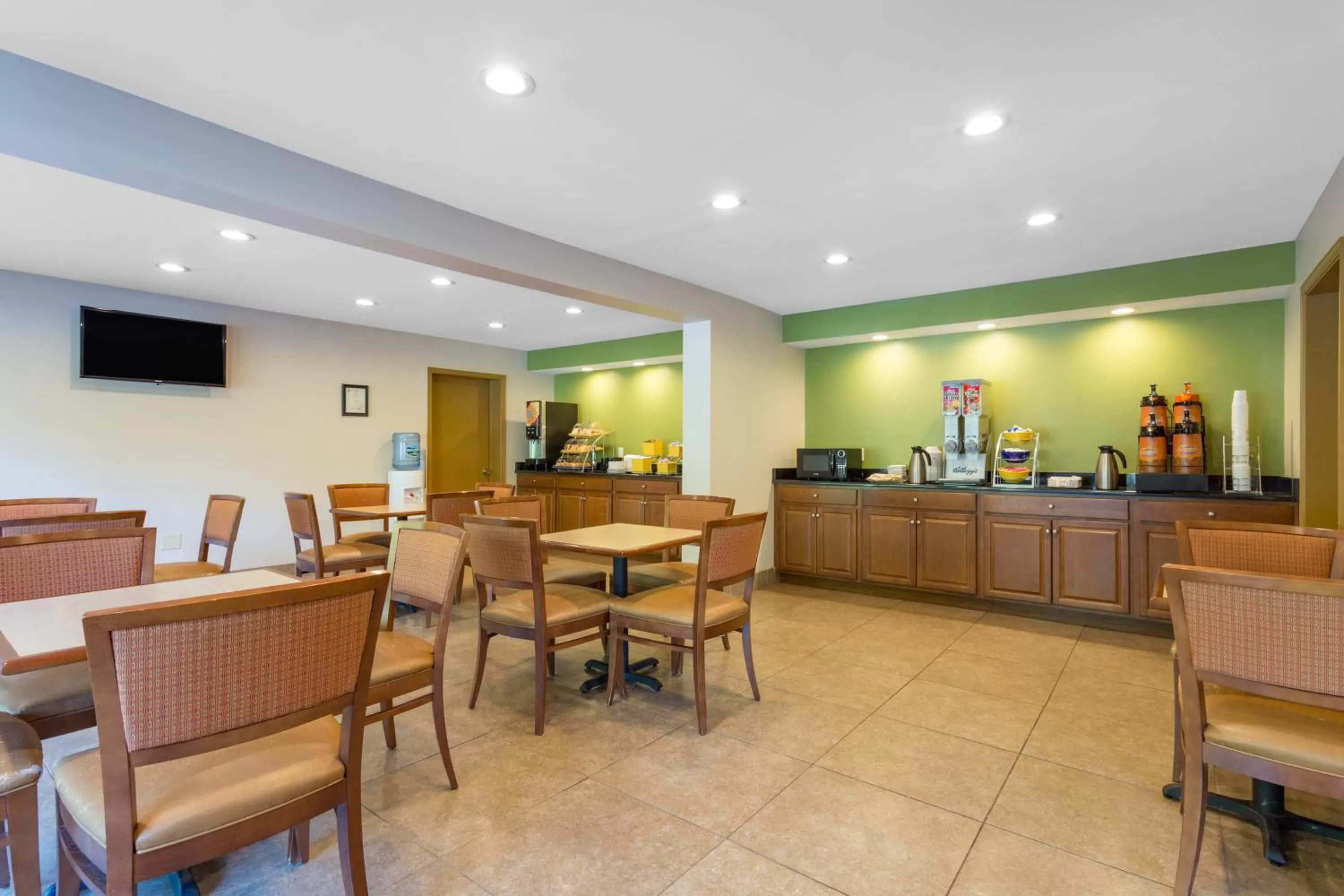 Continental breakfast in Days Inn by Wyndham Lexington