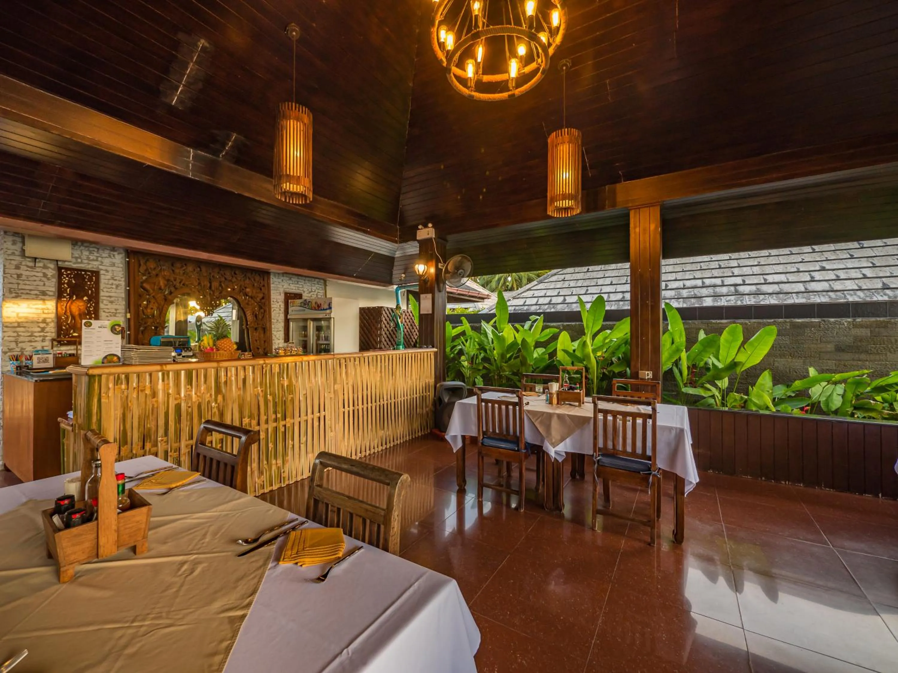 Restaurant/places to eat in Sea Valley Resort