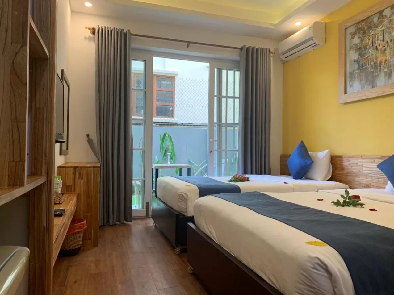 Bed in TRIPLE Riverside Villa Hotel HoiAn