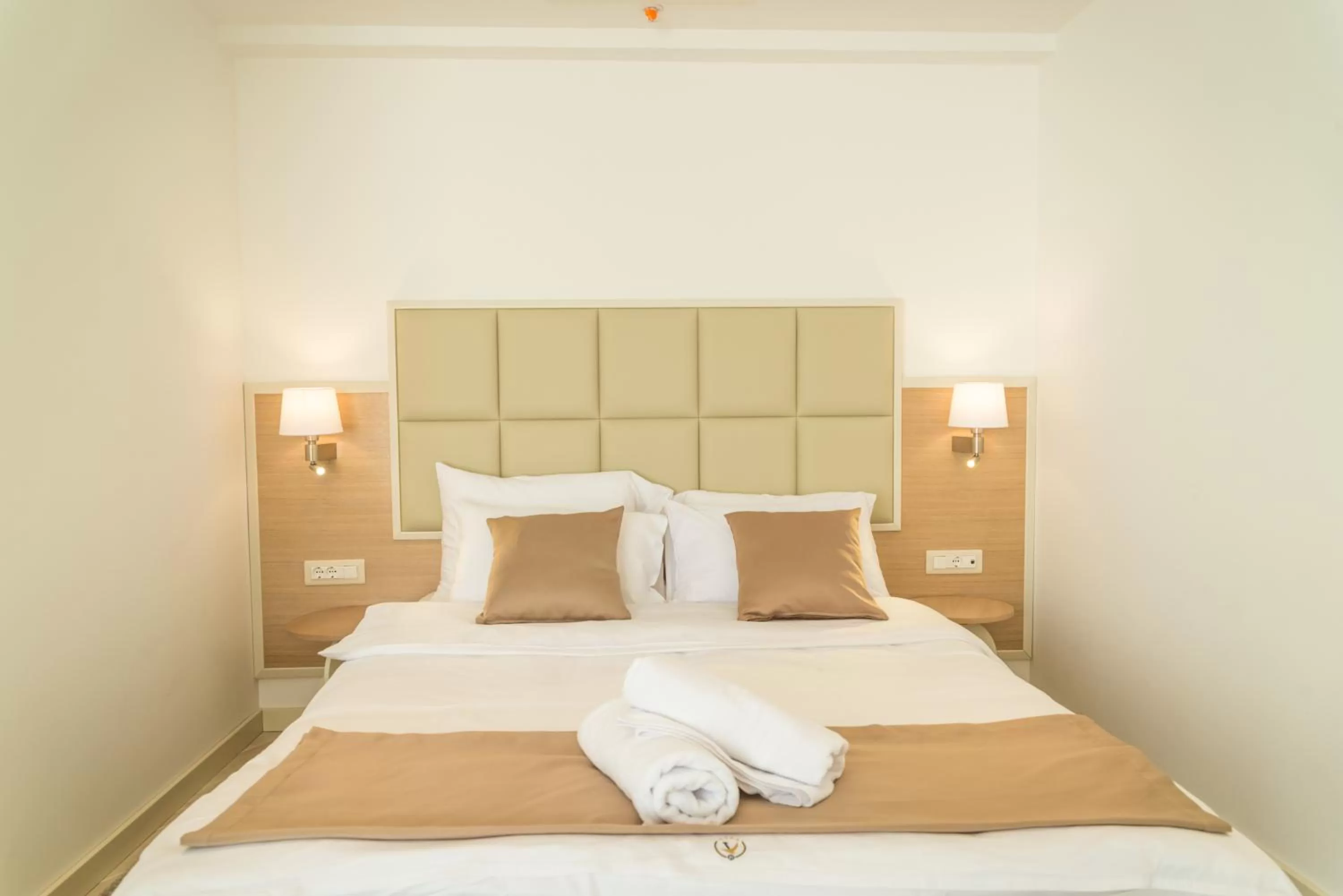 Bedroom, Bed in Hotel Kadmo by Aycon