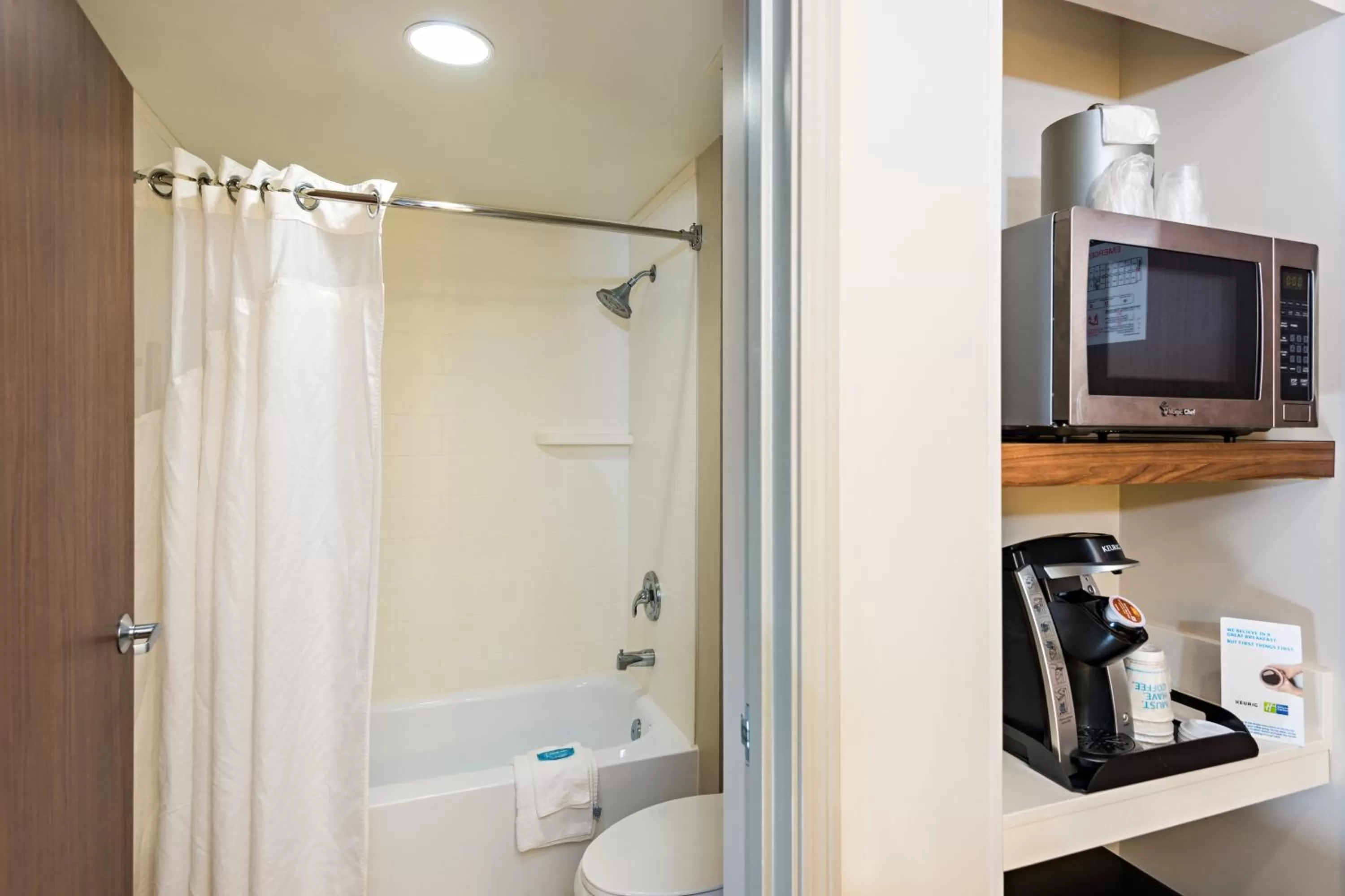 Bathroom in Holiday Inn Express Peoria North - Glendale by IHG