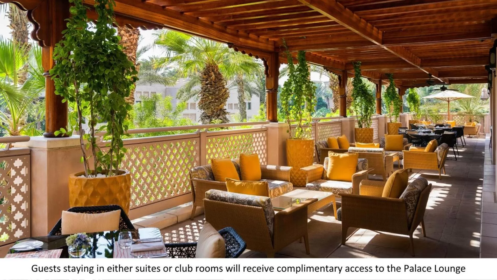 Lounge or bar in Jumeirah Al Qasr Dubai