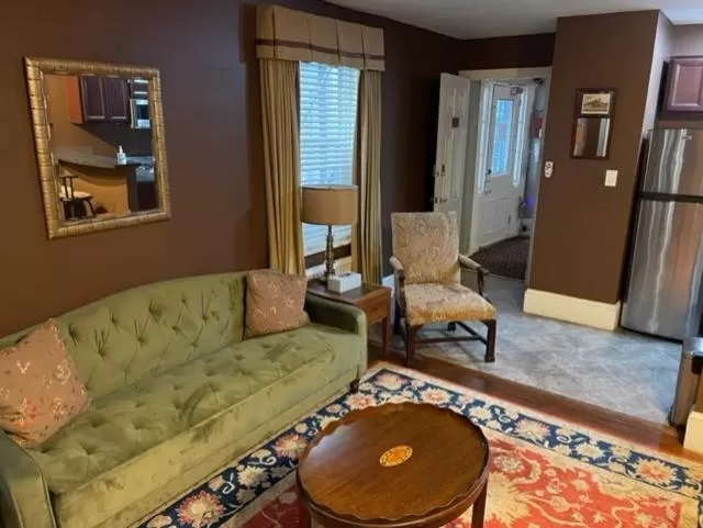 Living room, Seating Area in La Reserve Bed and Breakfast