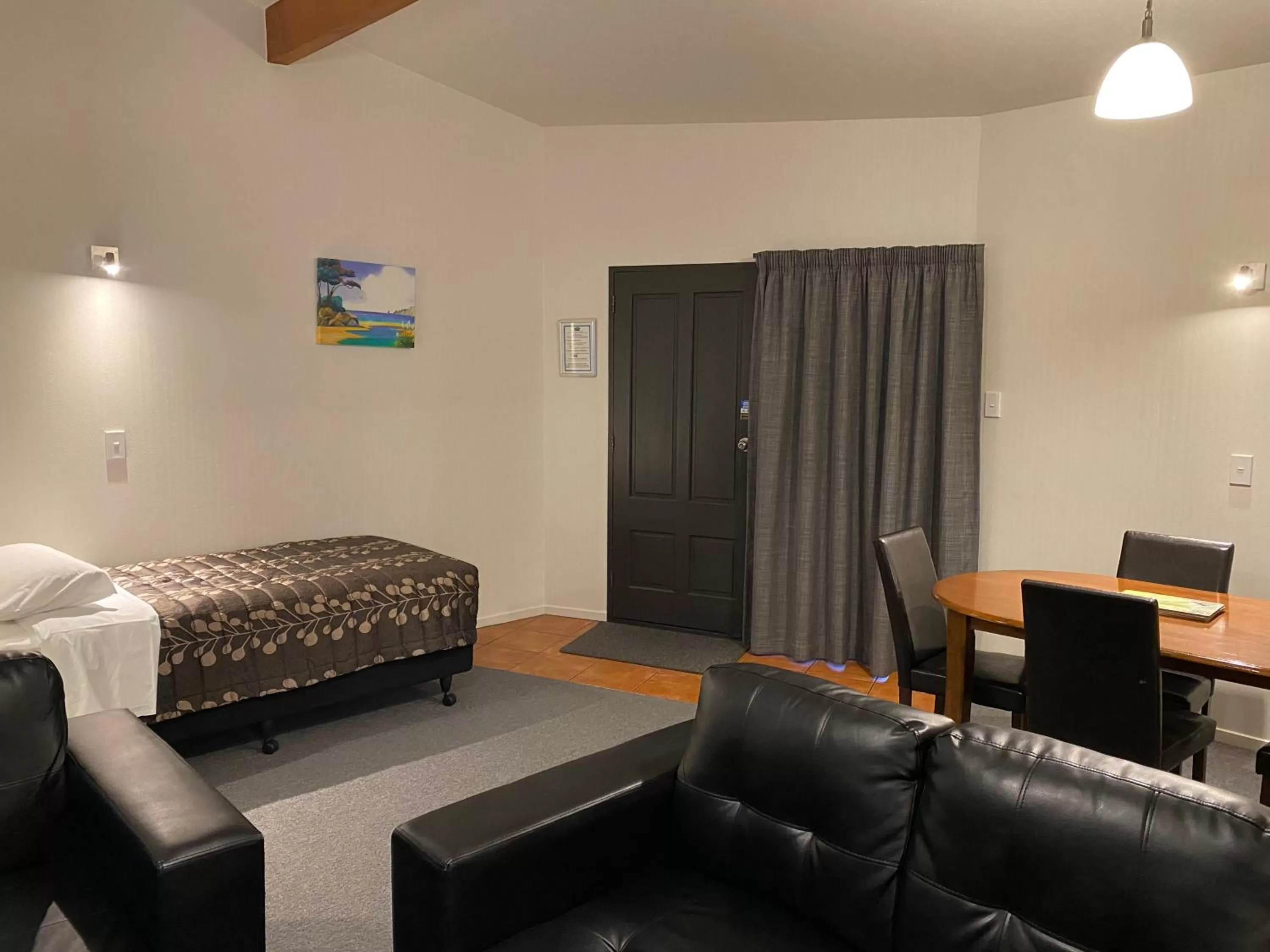 Bed in Townsman Motor Lodge