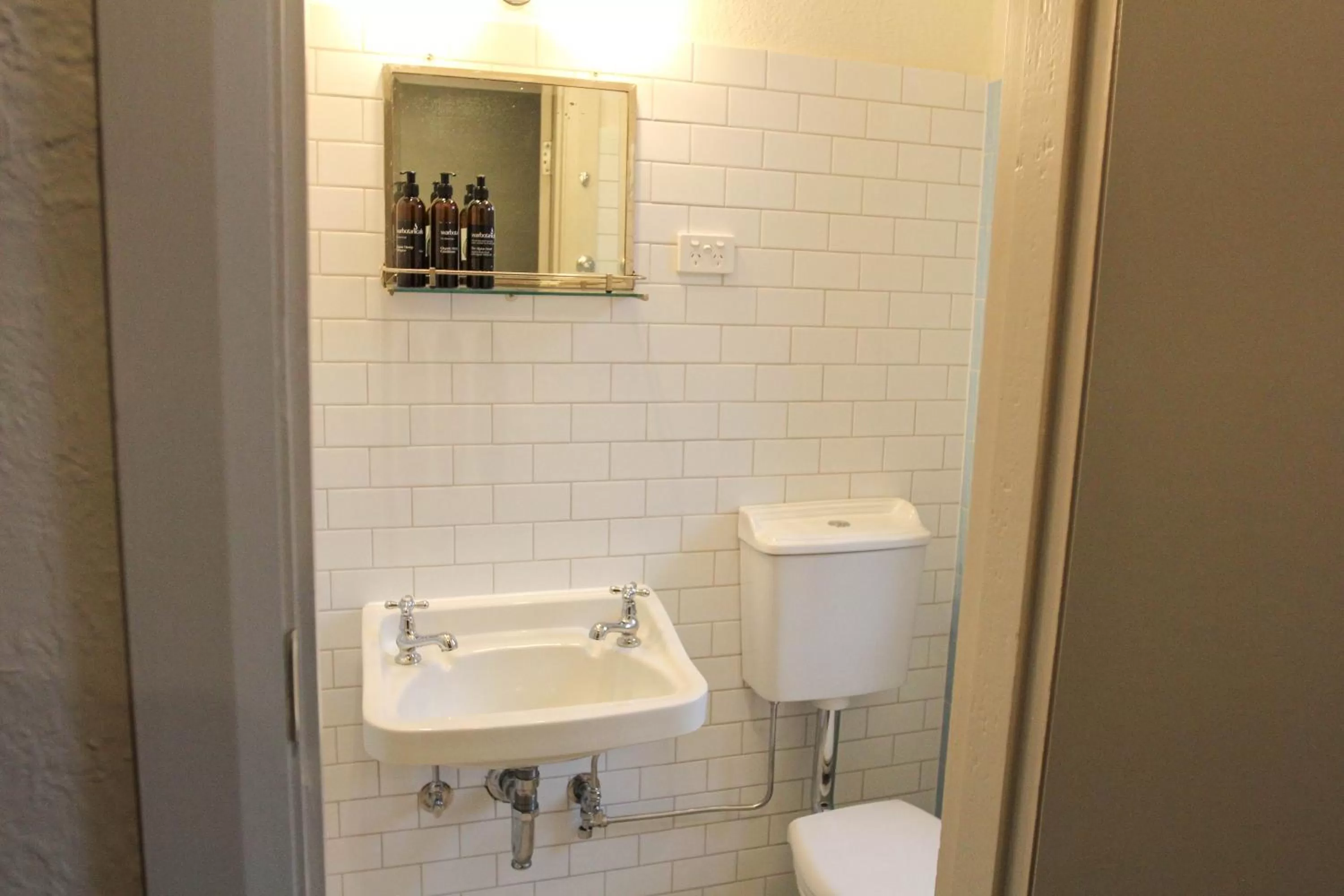 Alpine Hotel, Eat Drink Sleep