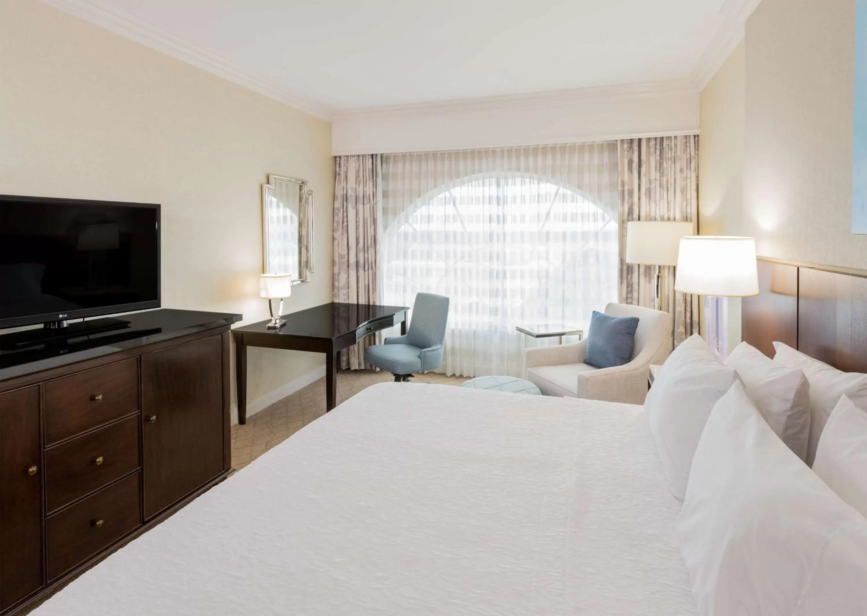 TV and multimedia, Bed in Hampton Inn & Suites South Park at Phillips Place