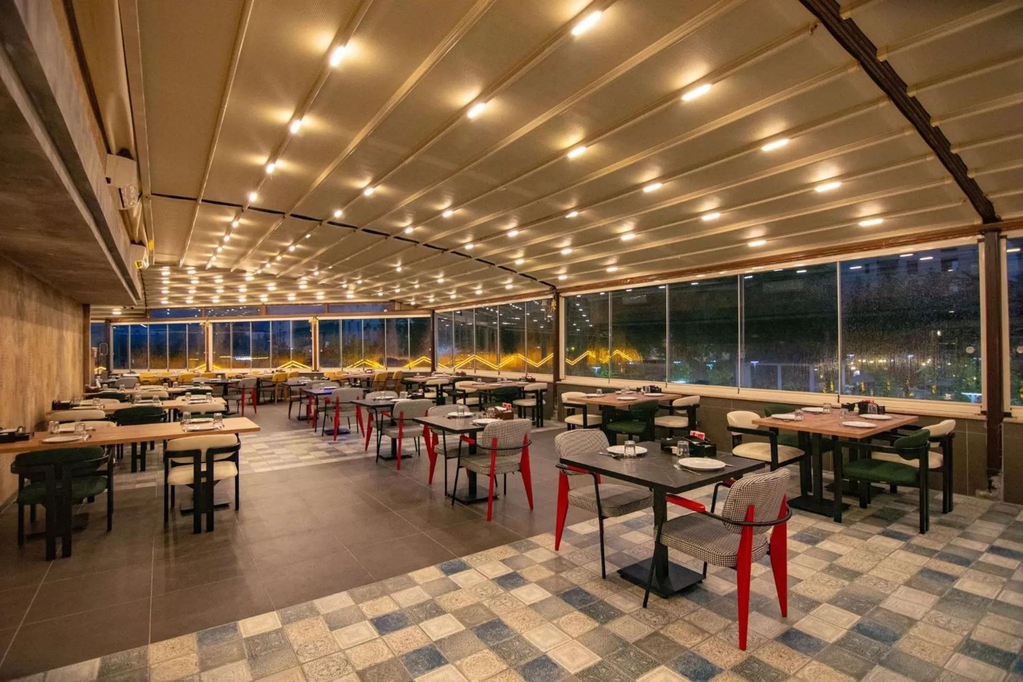 Restaurant/Places to Eat in Sandal Otel