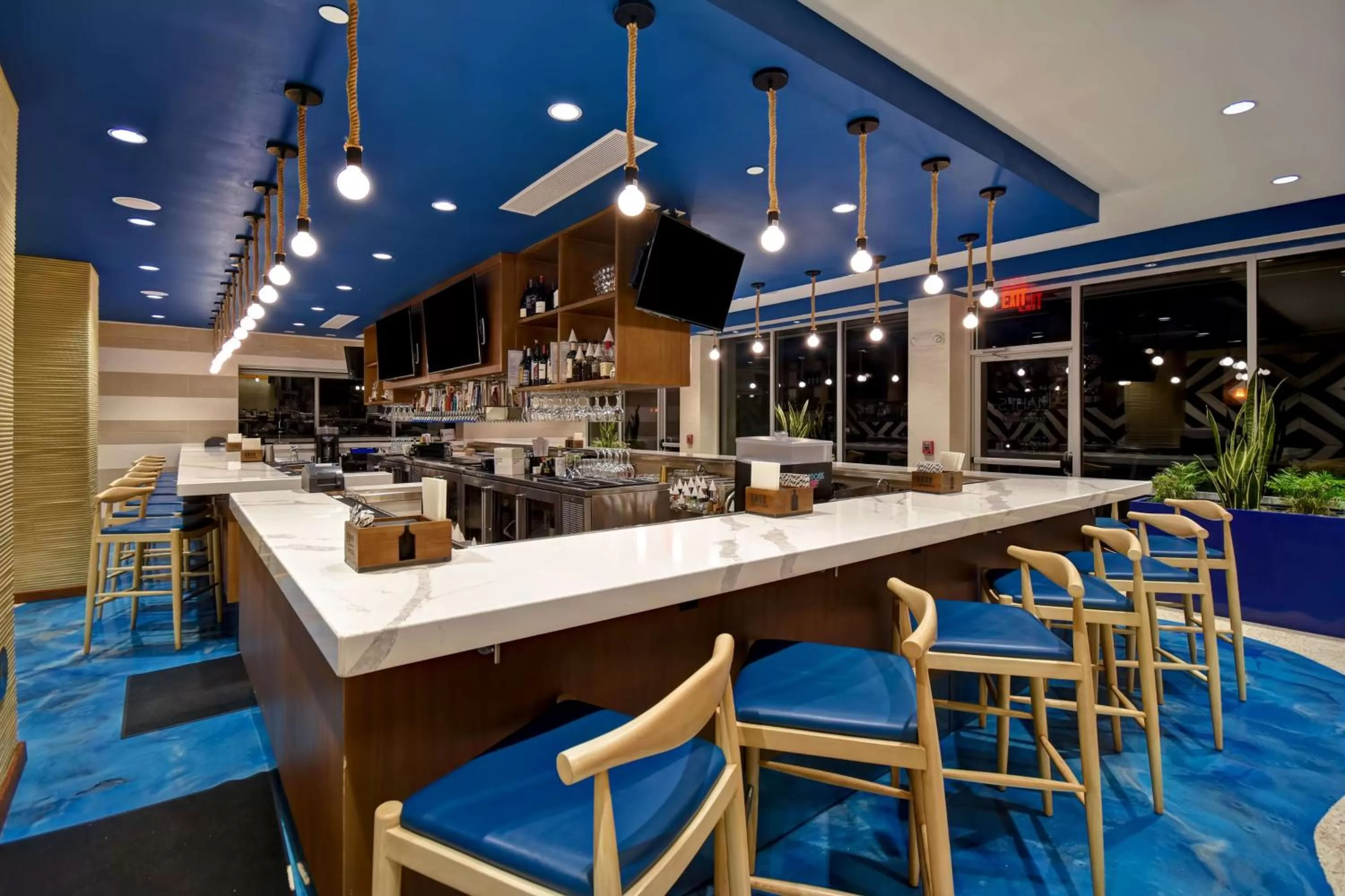 Lounge or bar in DoubleTree by Hilton Oceanfront Virginia Beach