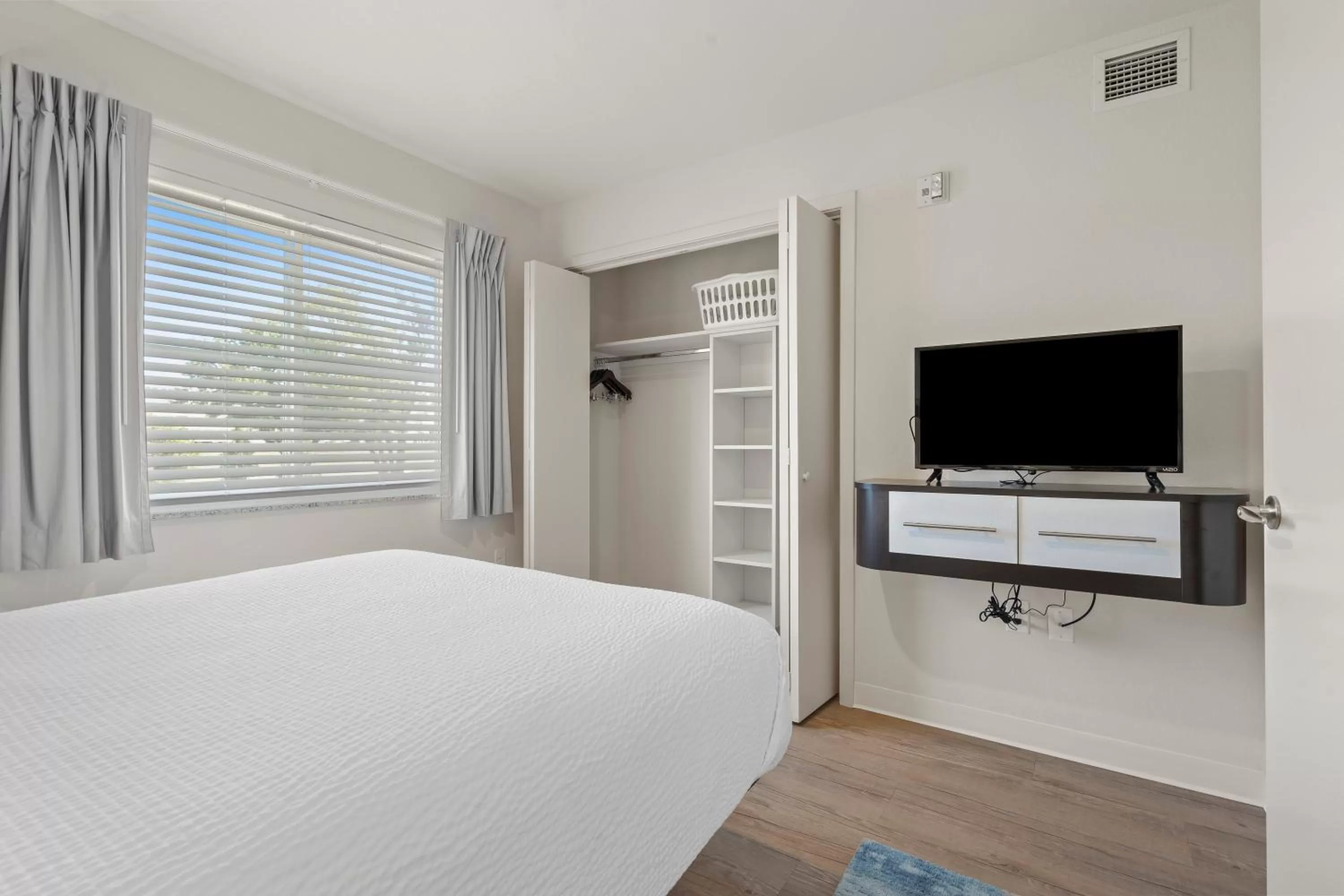 Bedroom, Bed in WaterWalk Extended Stay by Wyndham Kansas City - Overland Pk