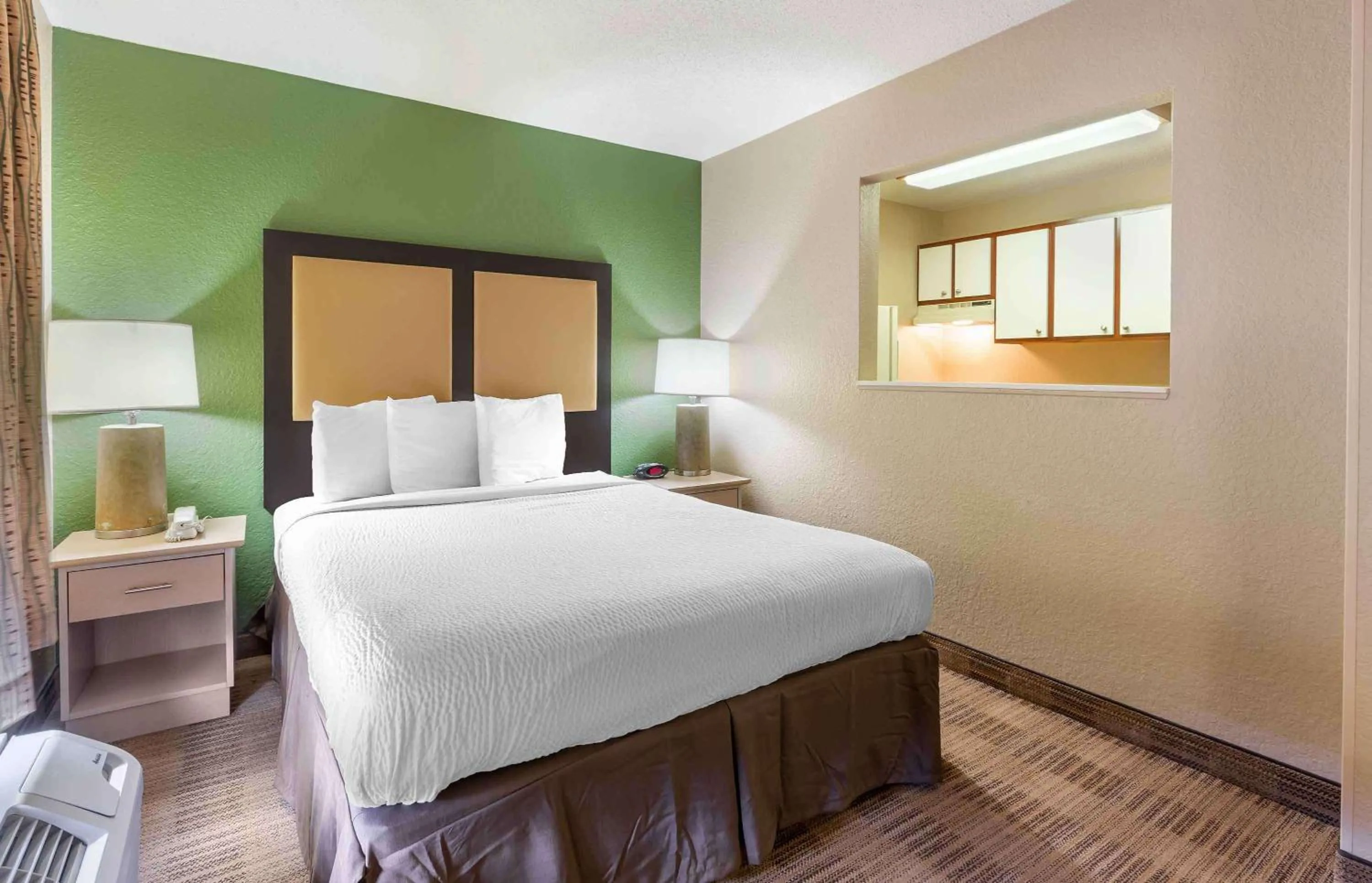Bedroom, Bed in Extended Stay America Select Suites - Raleigh - Cary - Regency Parkway South