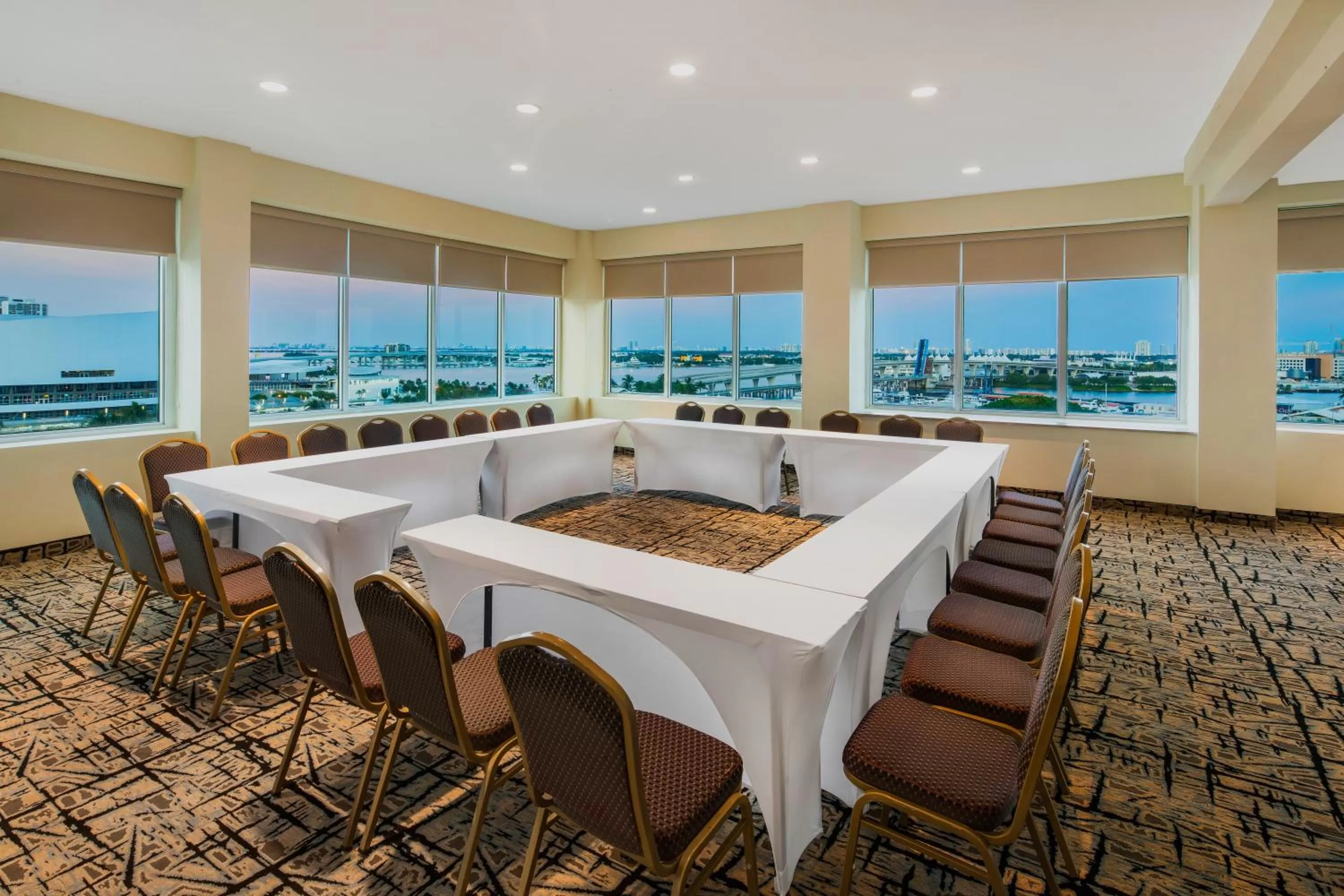 Meeting/conference room in Holiday Inn Hotel Port of Miami-Downtown by IHG