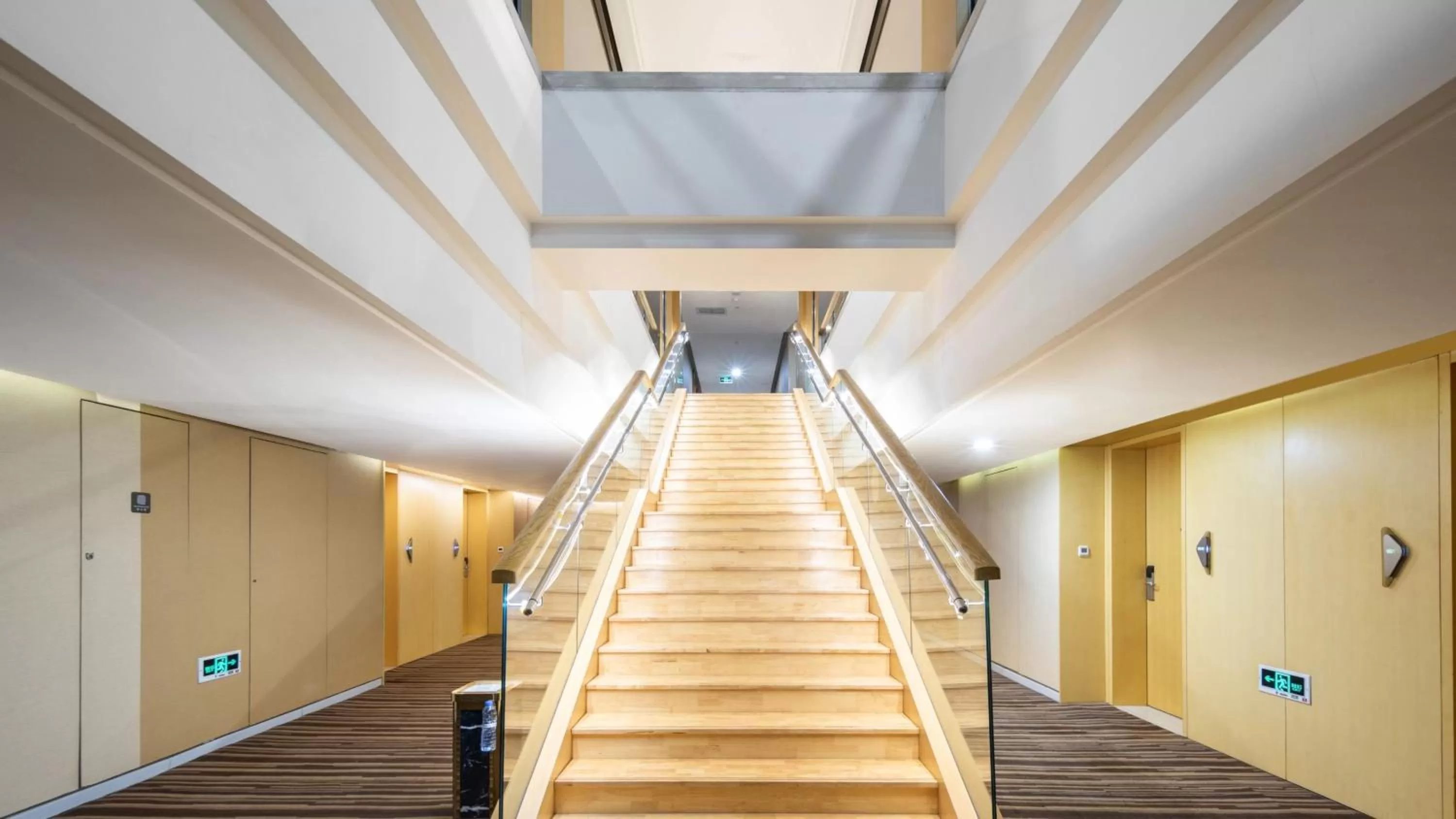 Lobby or reception in Holiday Inn Shijiazhuang Central by IHG