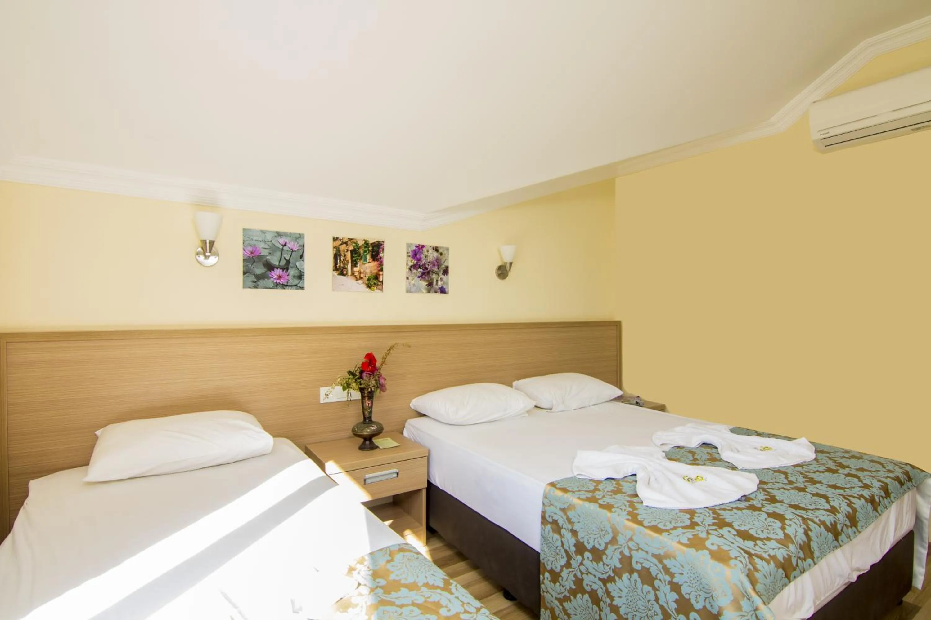 Bed in Magic Tulip Hotel