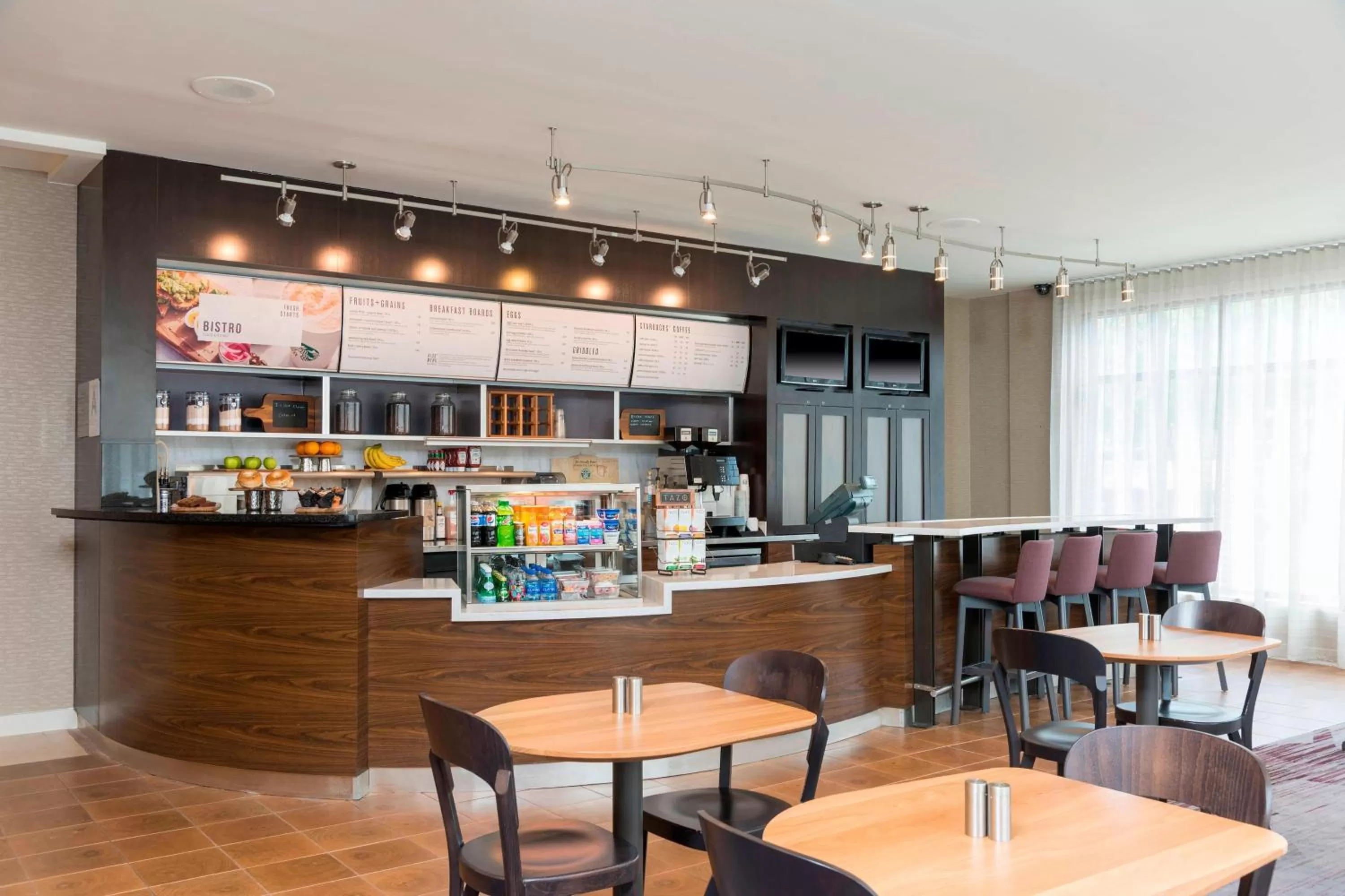 Restaurant/places to eat in Courtyard Louisville Downtown