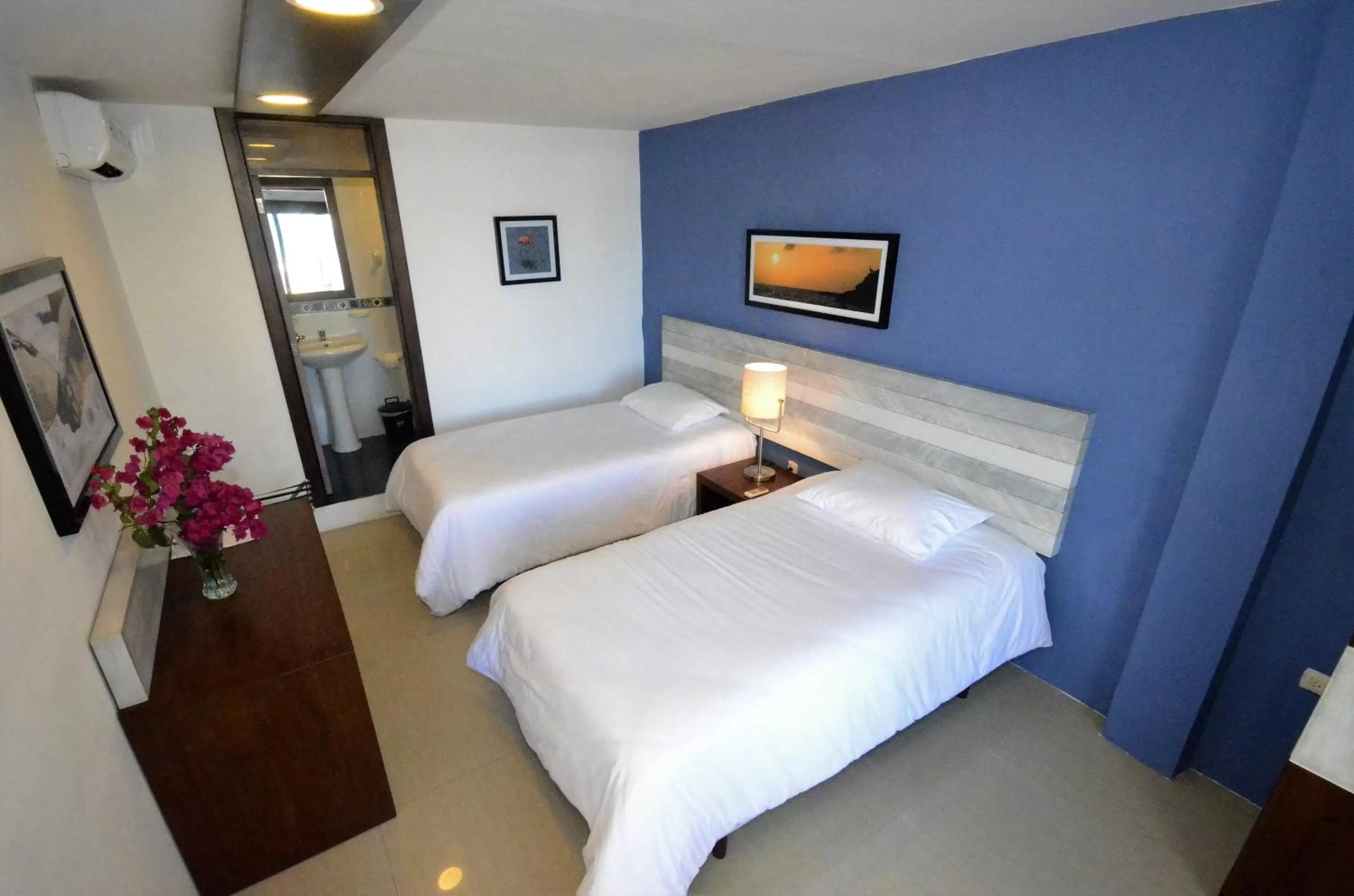 Photo of the whole room, Bed in Casita de la Playa