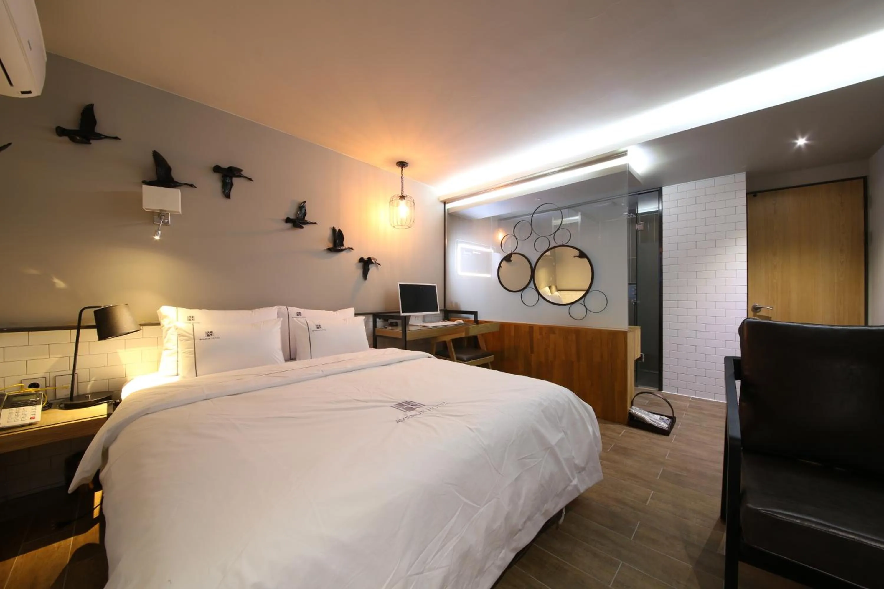 Bedroom, Bed in Avenue Hotel