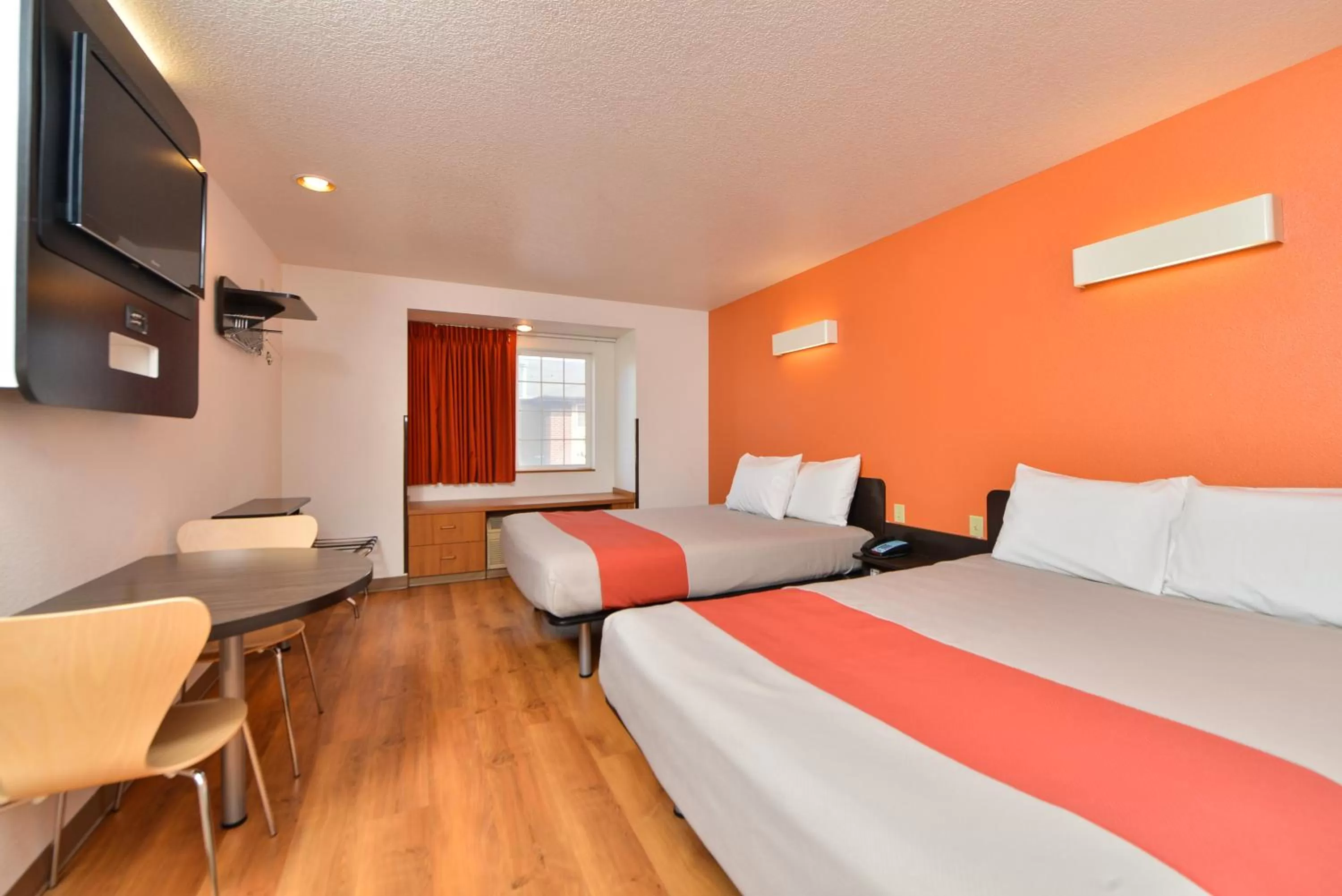 Photo of the whole room, Bed in Motel 6-Meridian, ID - Boise W