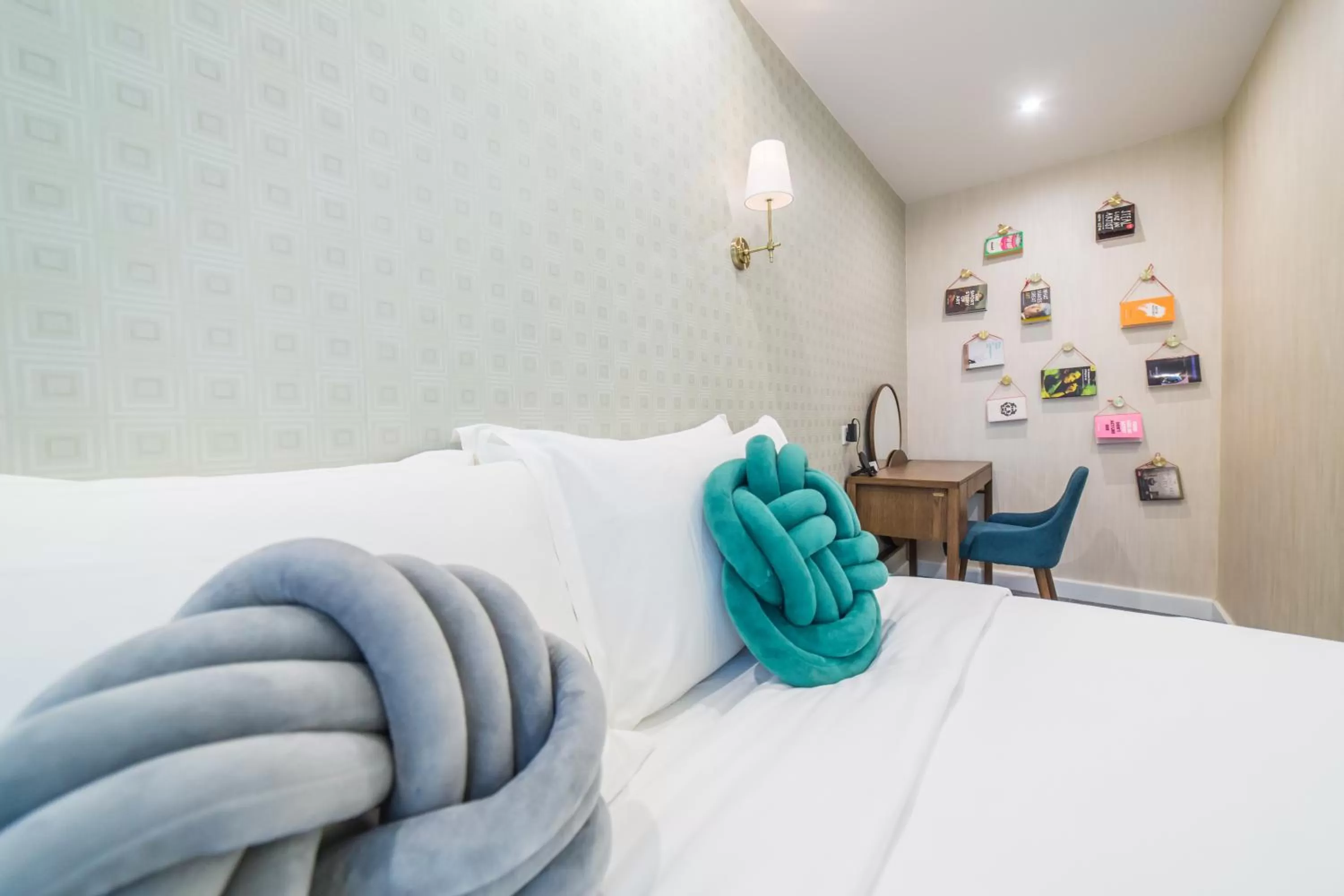 Bed in Tung Nam Lou Art Hotel