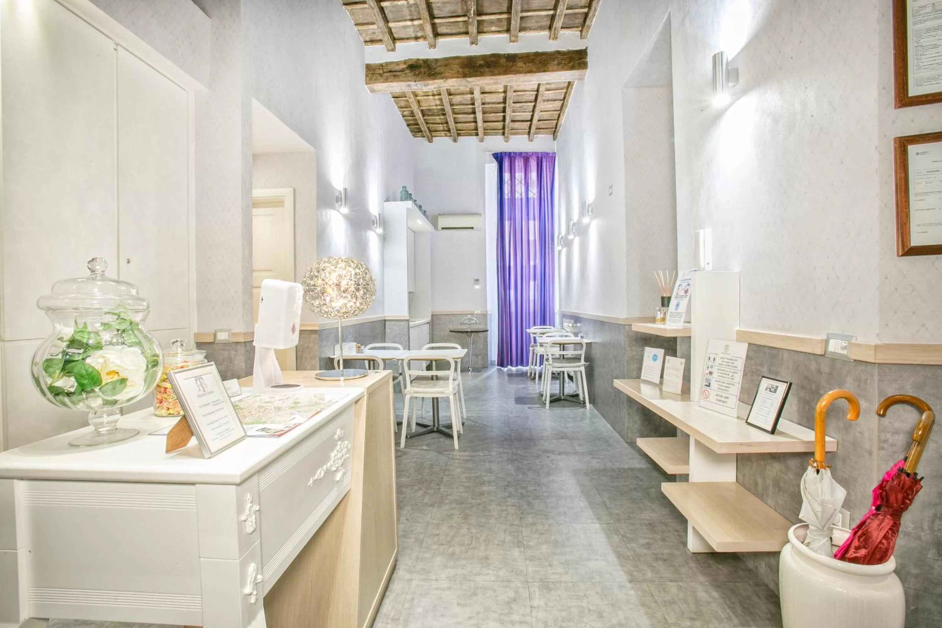 Lobby or reception in History Suite