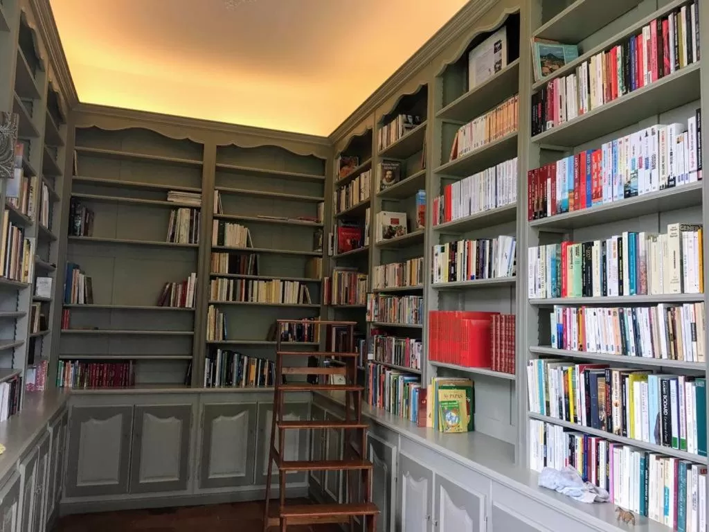 Library in Le Monastère de Saint Mont Hôtel & Spa
