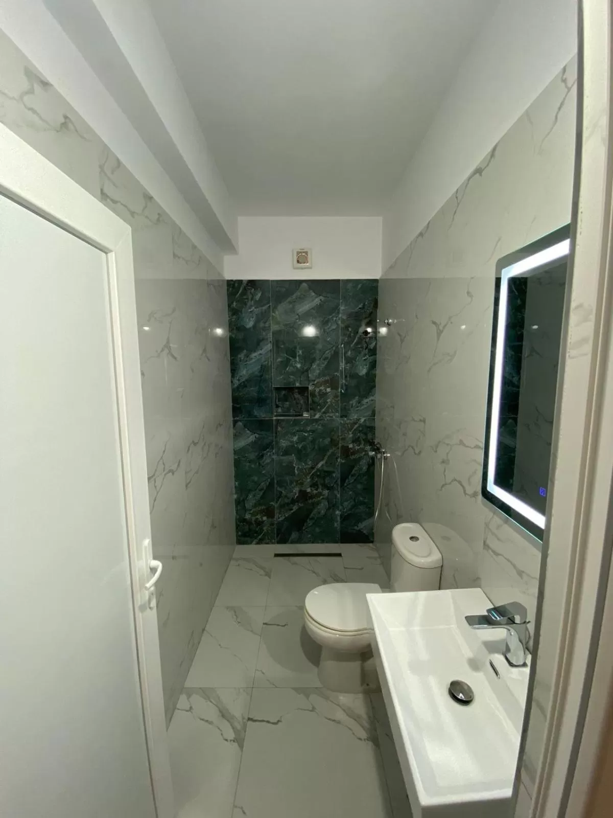 Bathroom in Hotel Kaloshi