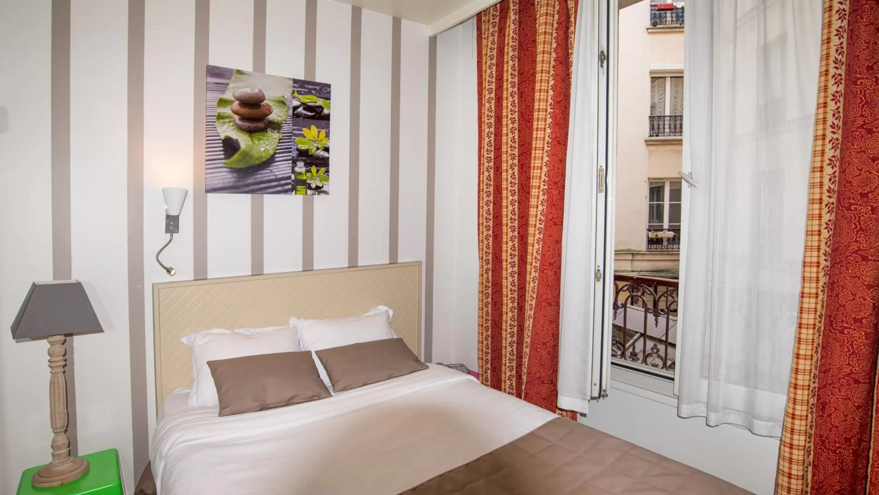 Bed in Hôtel De Venise