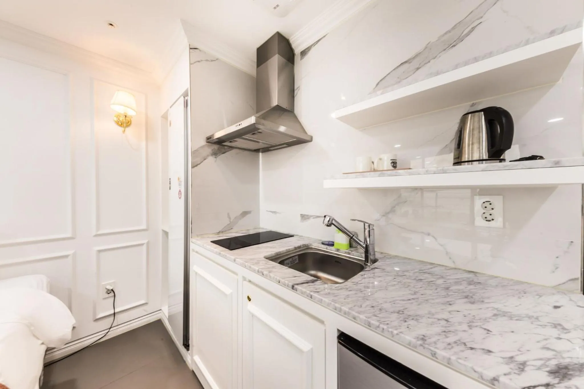 Kitchen or kitchenette in Gladsheim Hotel