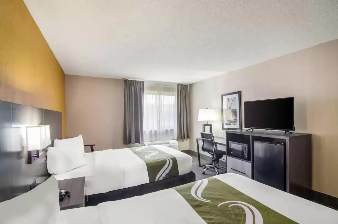 Bed in Quality Inn near University of Mobile