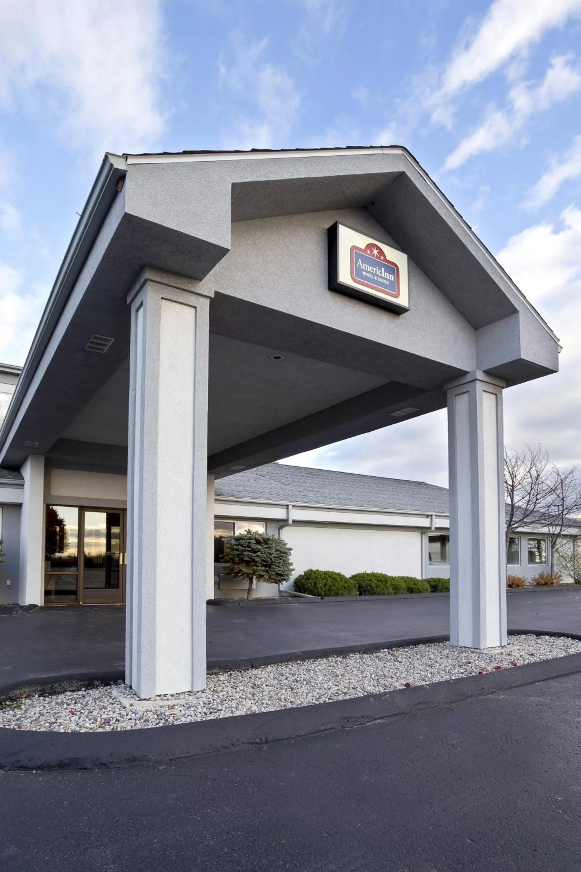 Facade/entrance in AmericInn by Wyndham Bay City