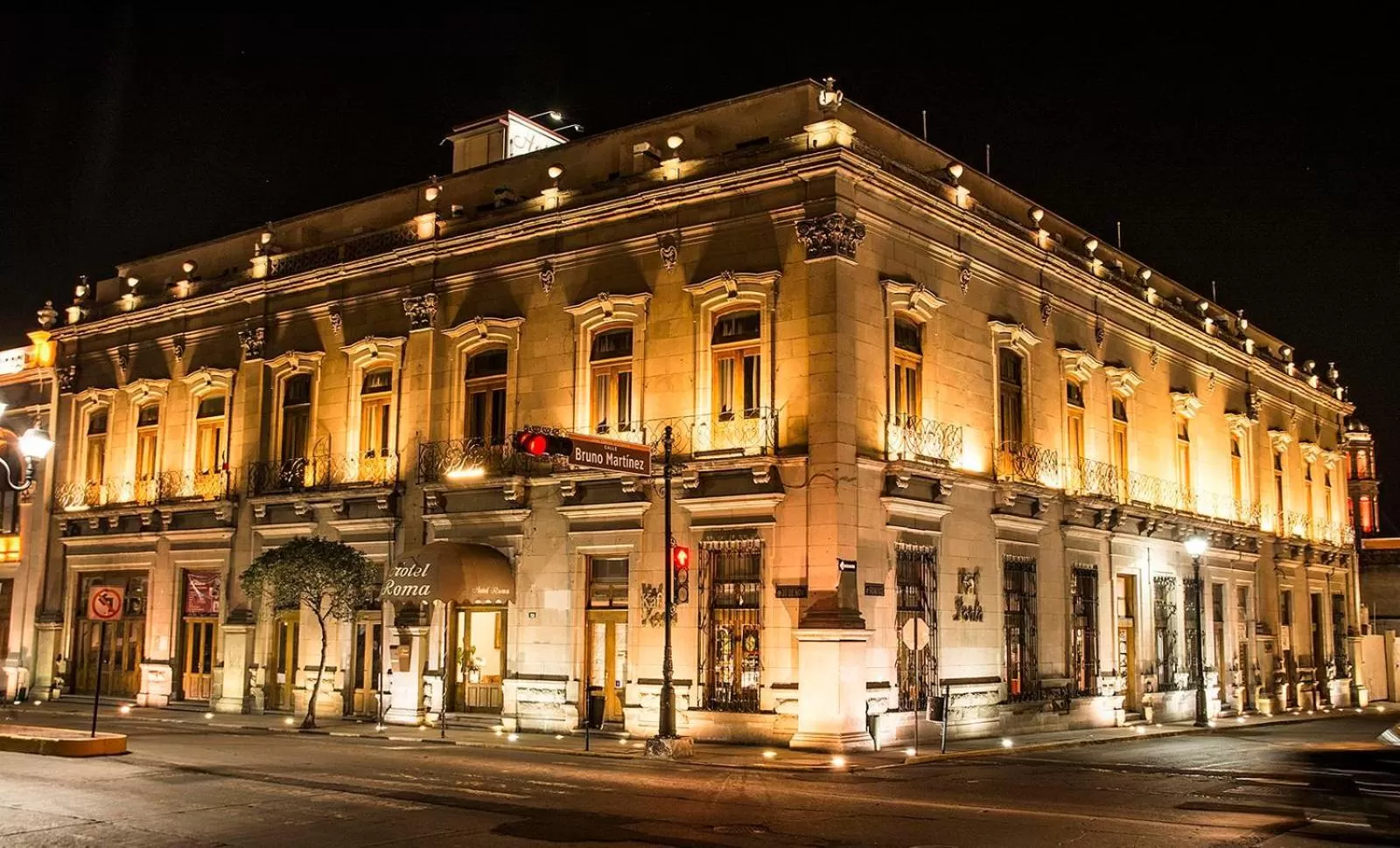 Property building in Hotel Roma