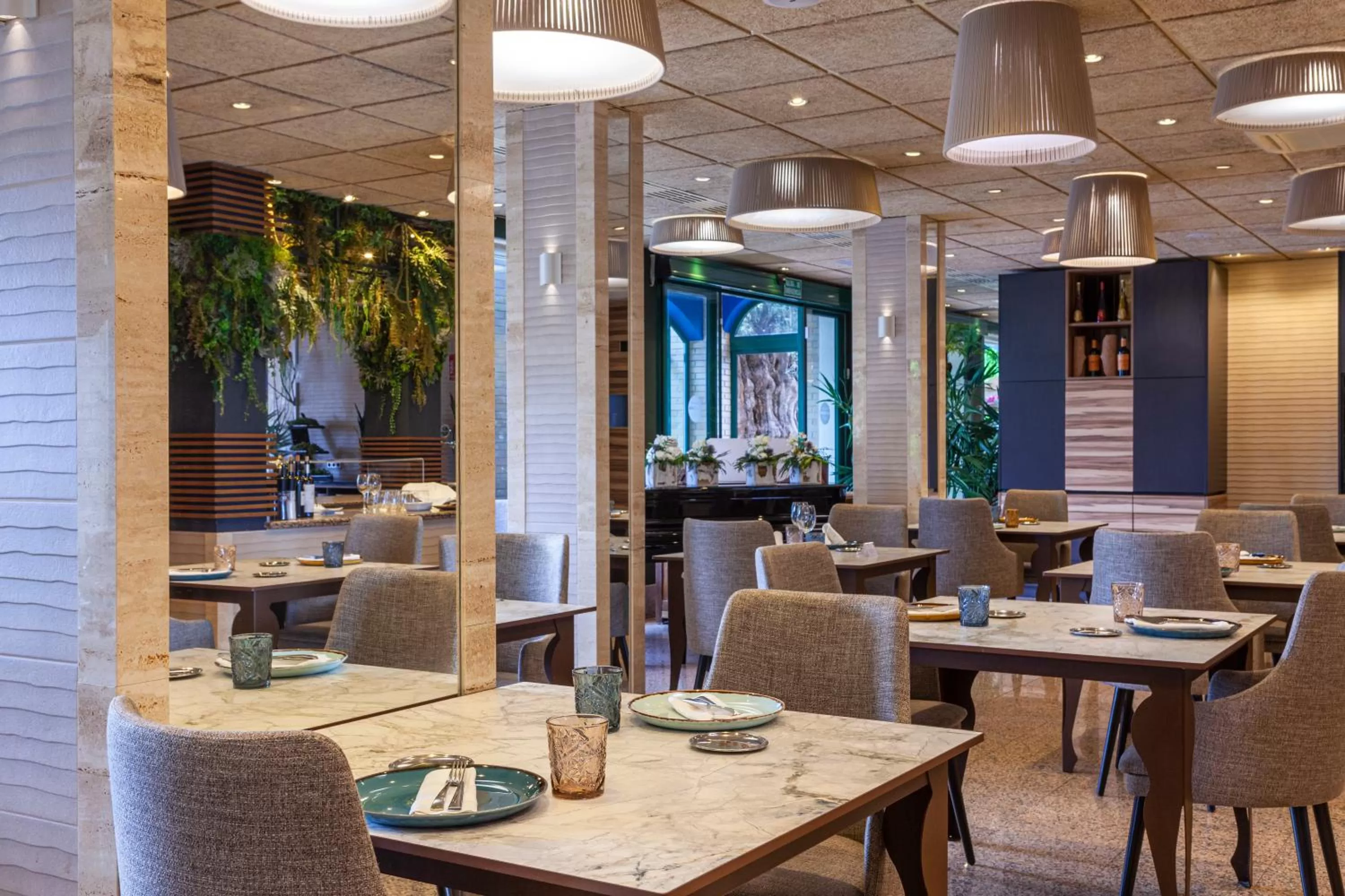 Restaurant/places to eat in Hotel La Laguna Spa & Golf