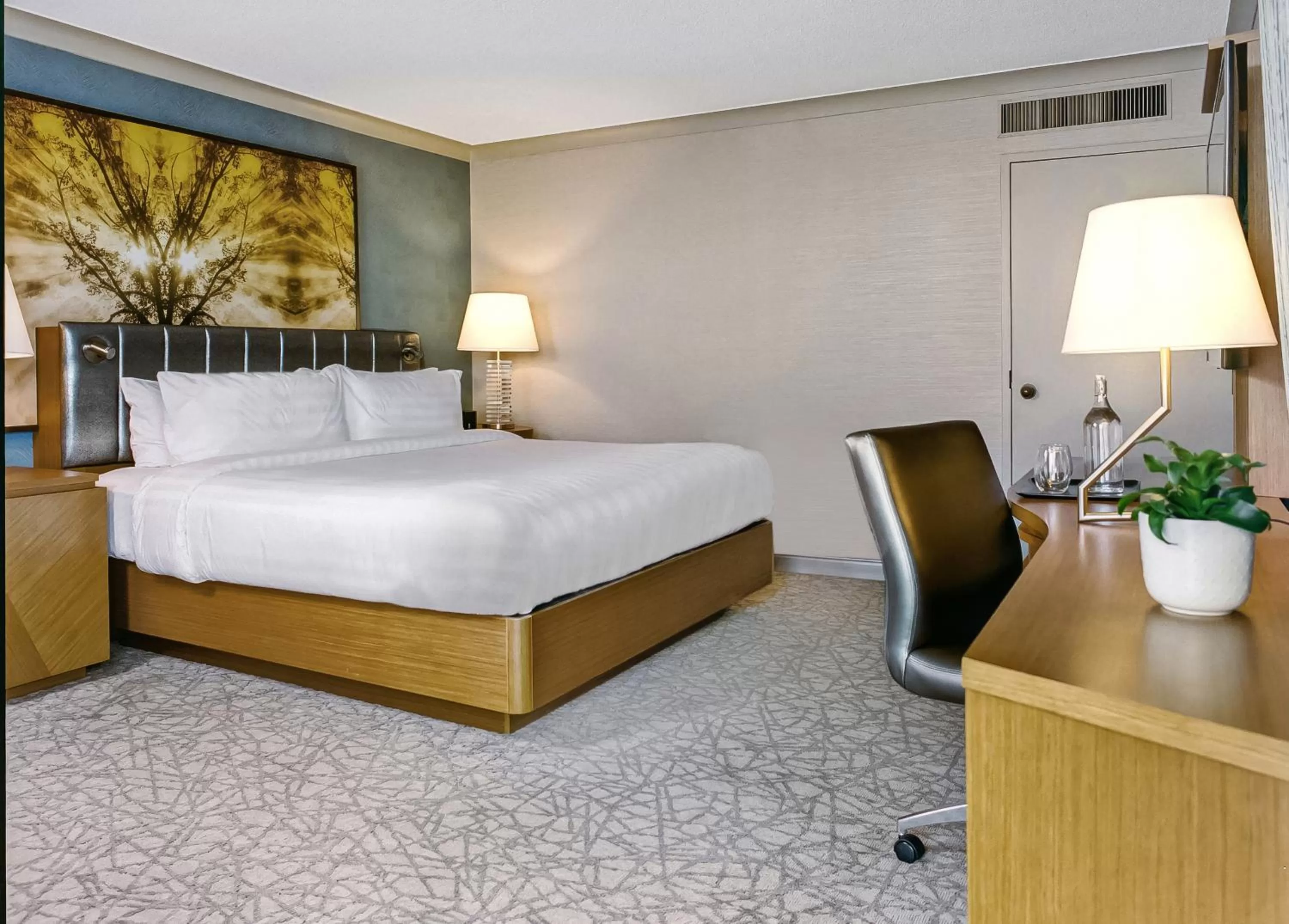 Bedroom, Bed in Pan Pacific Toronto