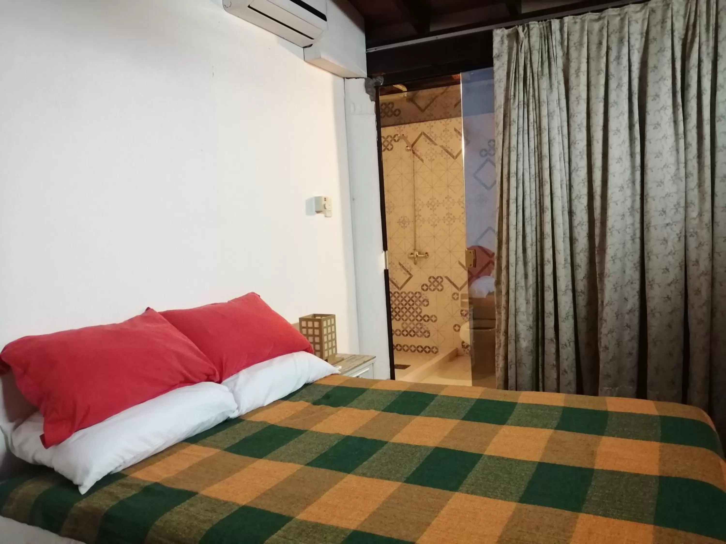 Photo of the whole room, Bed in Granados