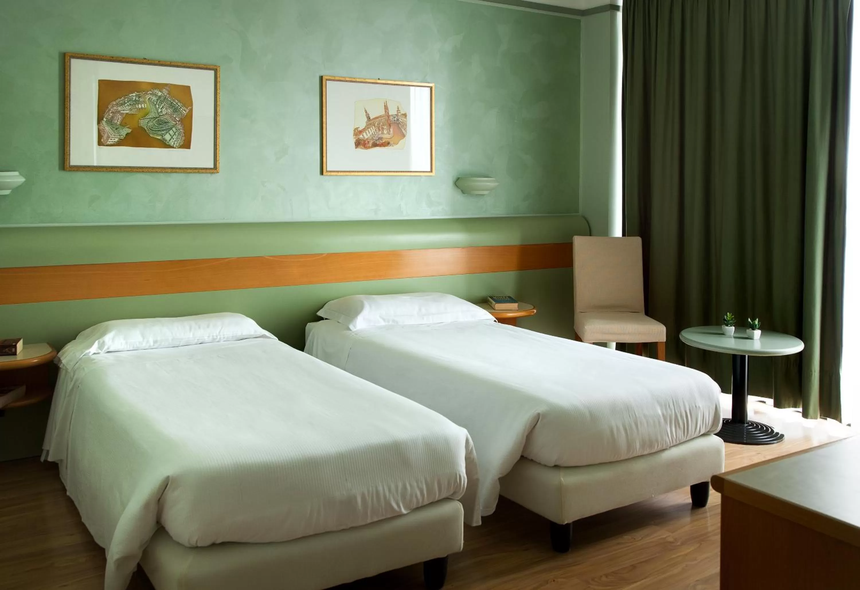 Bedroom, Bed in Hotel Leonardo da Vinci