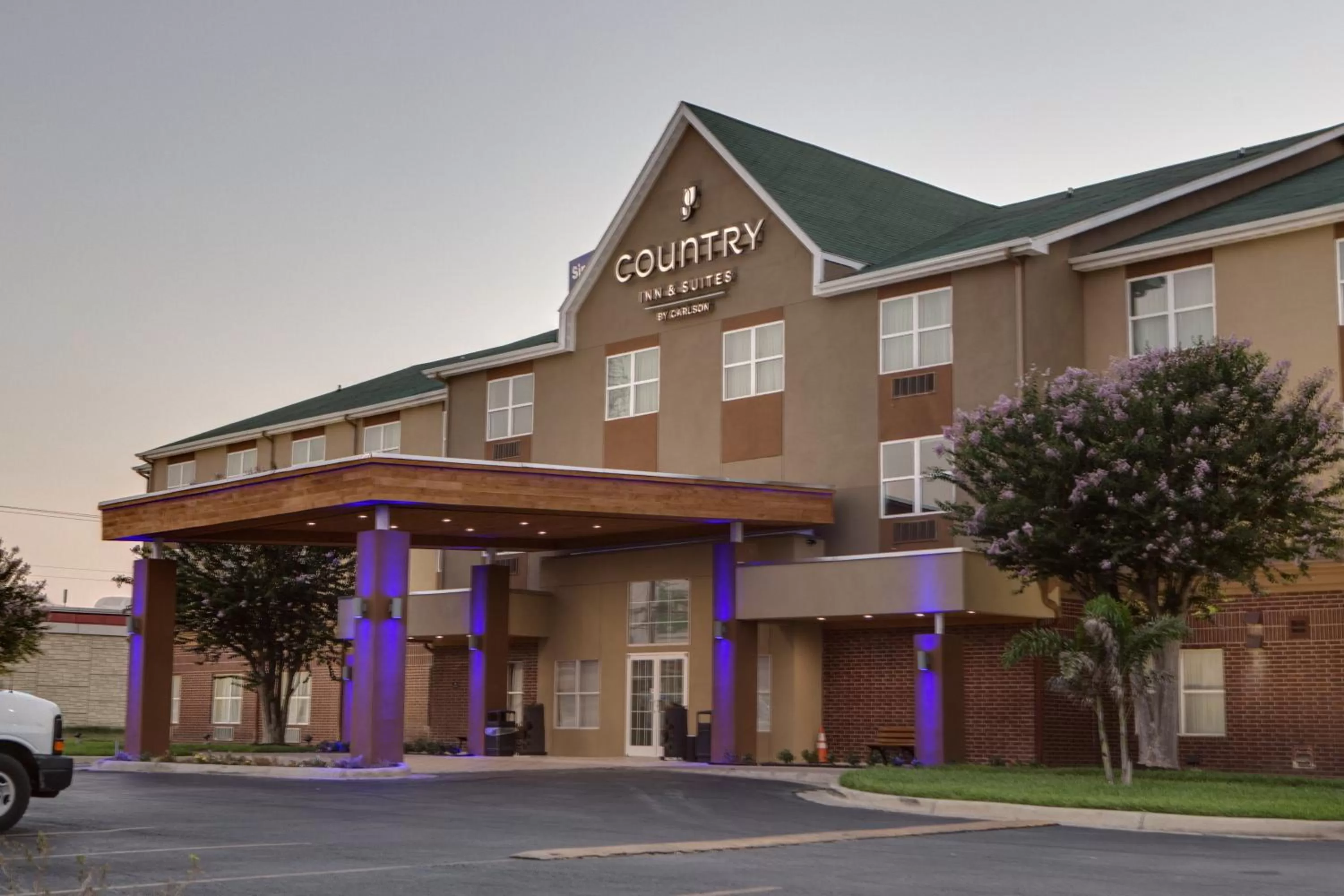 Facade/entrance in Country Inn & Suites by Radisson, Harlingen, TX