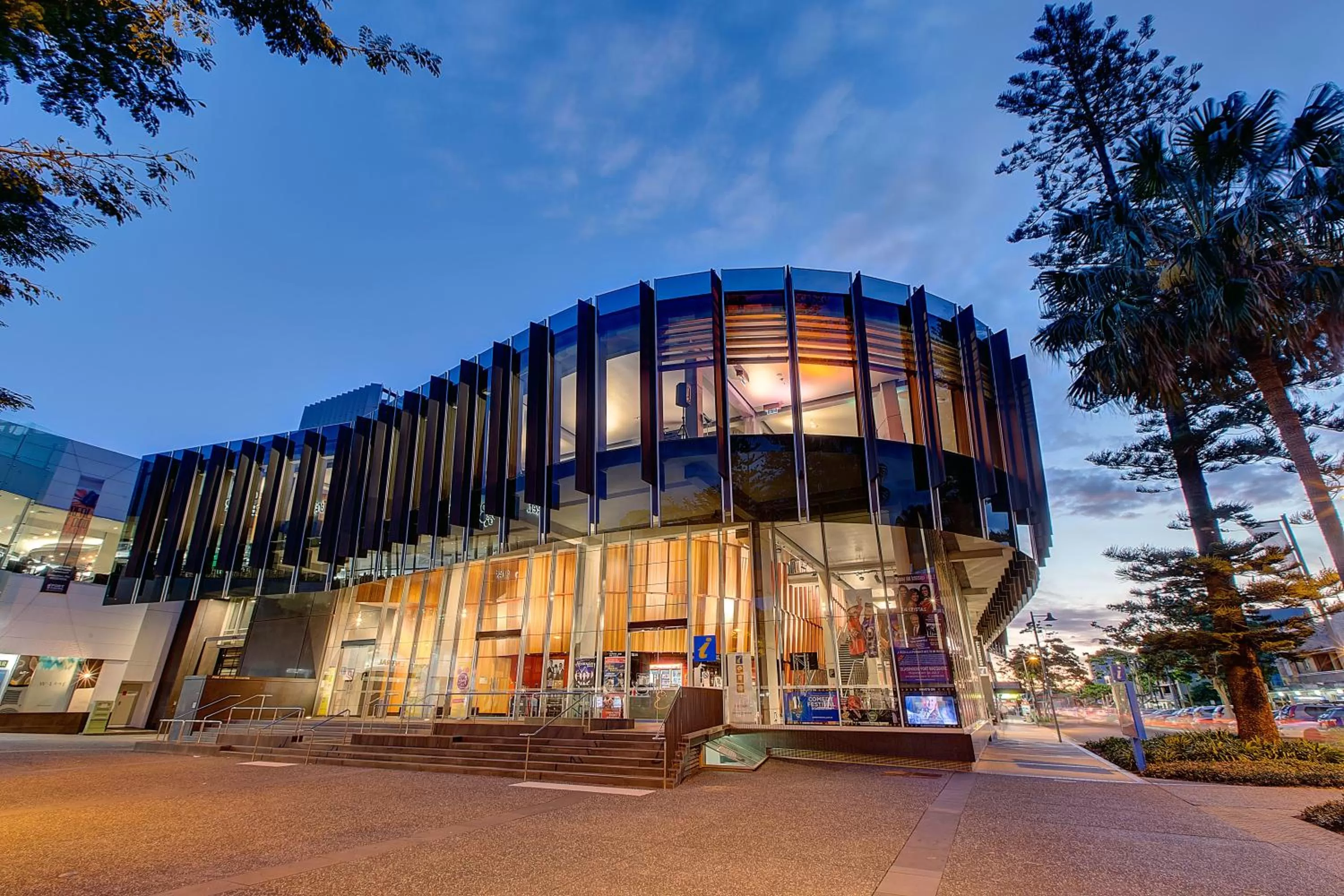 Evening entertainment in El Motor Inn