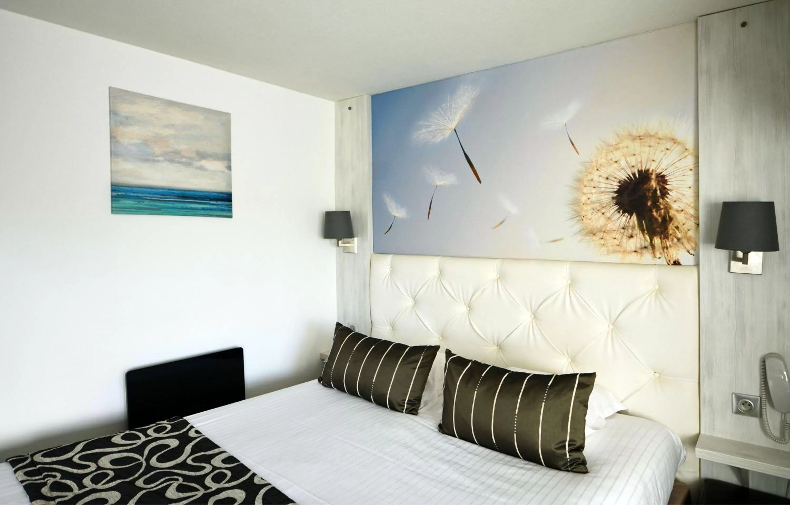 Bed in Logis - Hôtel & Restaurant des Lacs Paris Sud