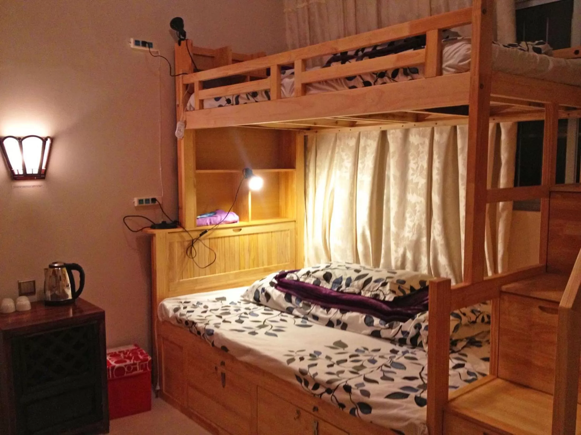 Decorative detail, Bunk Bed in The Lily Pad Inn