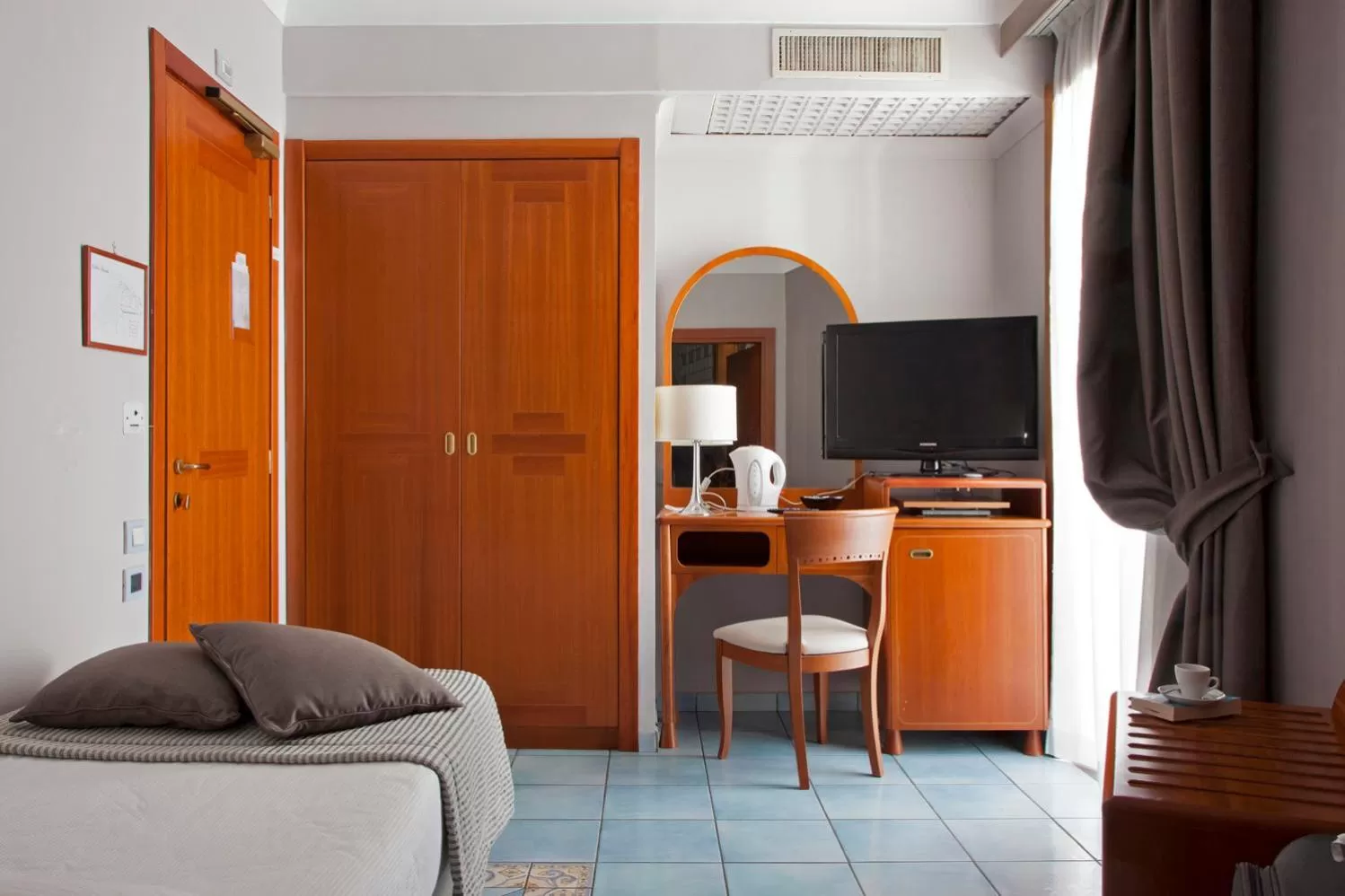 Living room, Bed in Hotel Villa Luisa