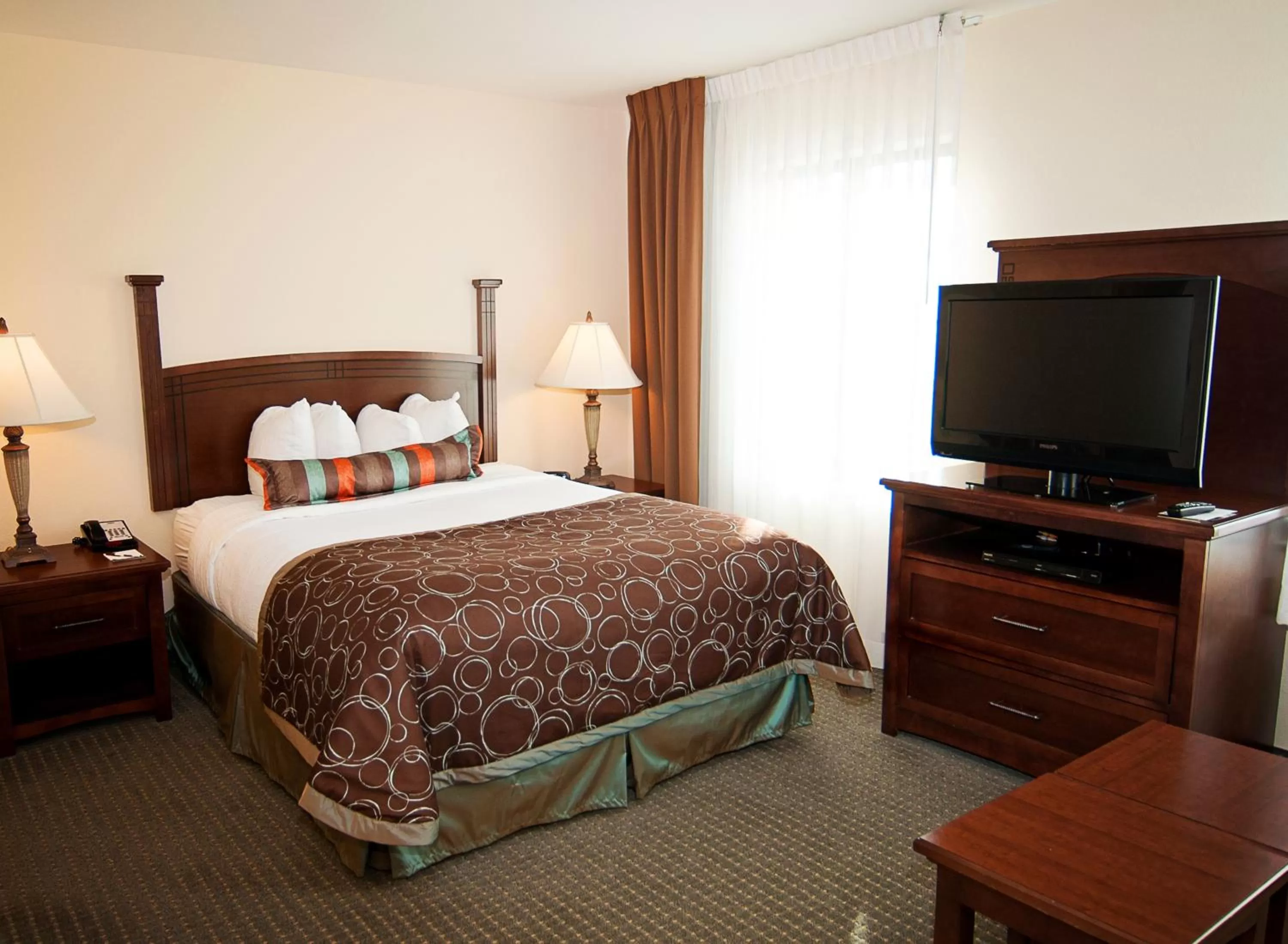 TV and multimedia, Bed in Staybridge Suites Wichita by IHG